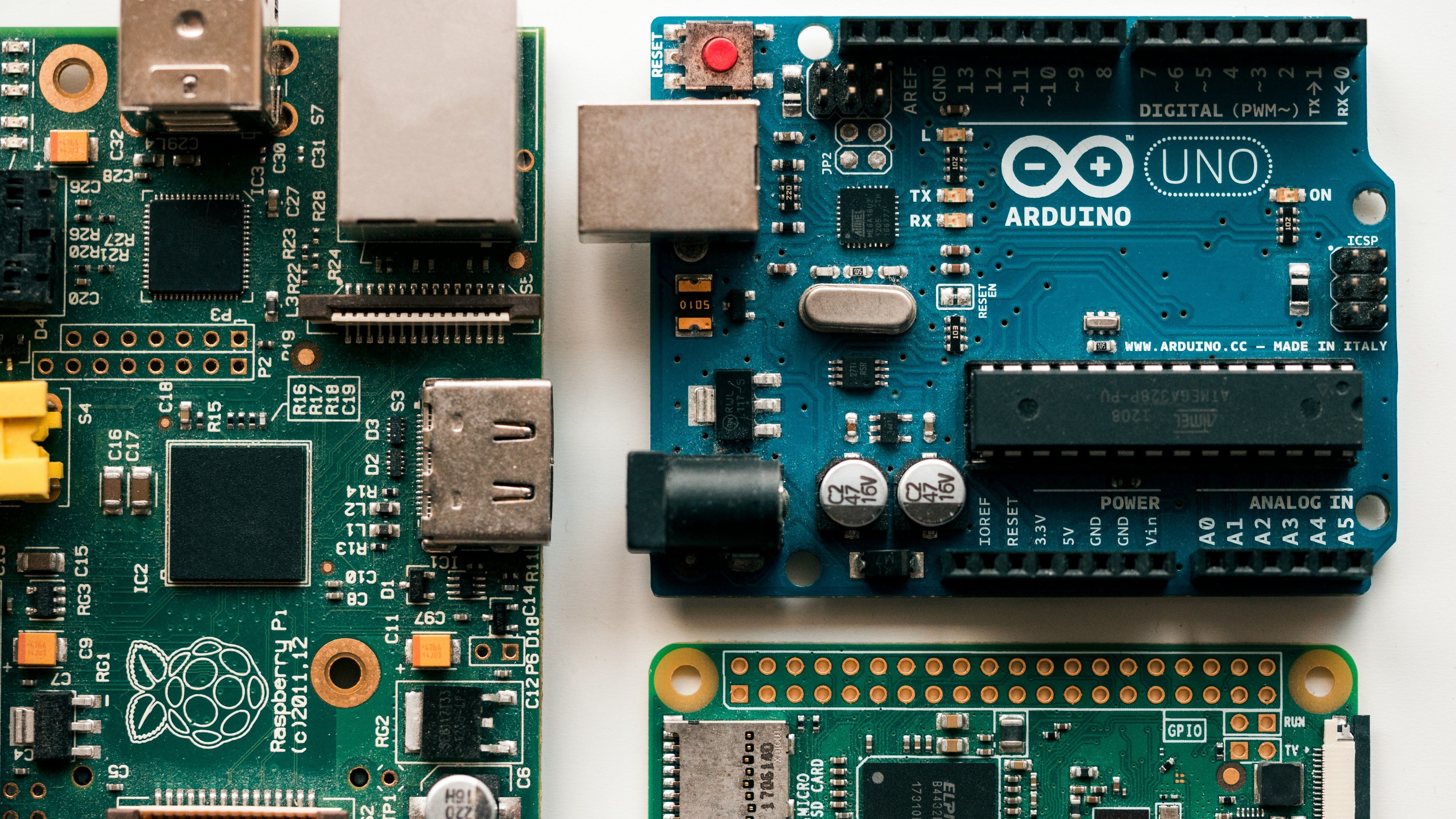 Изображение Arduino, Raspberry Pi и Pi Pico.