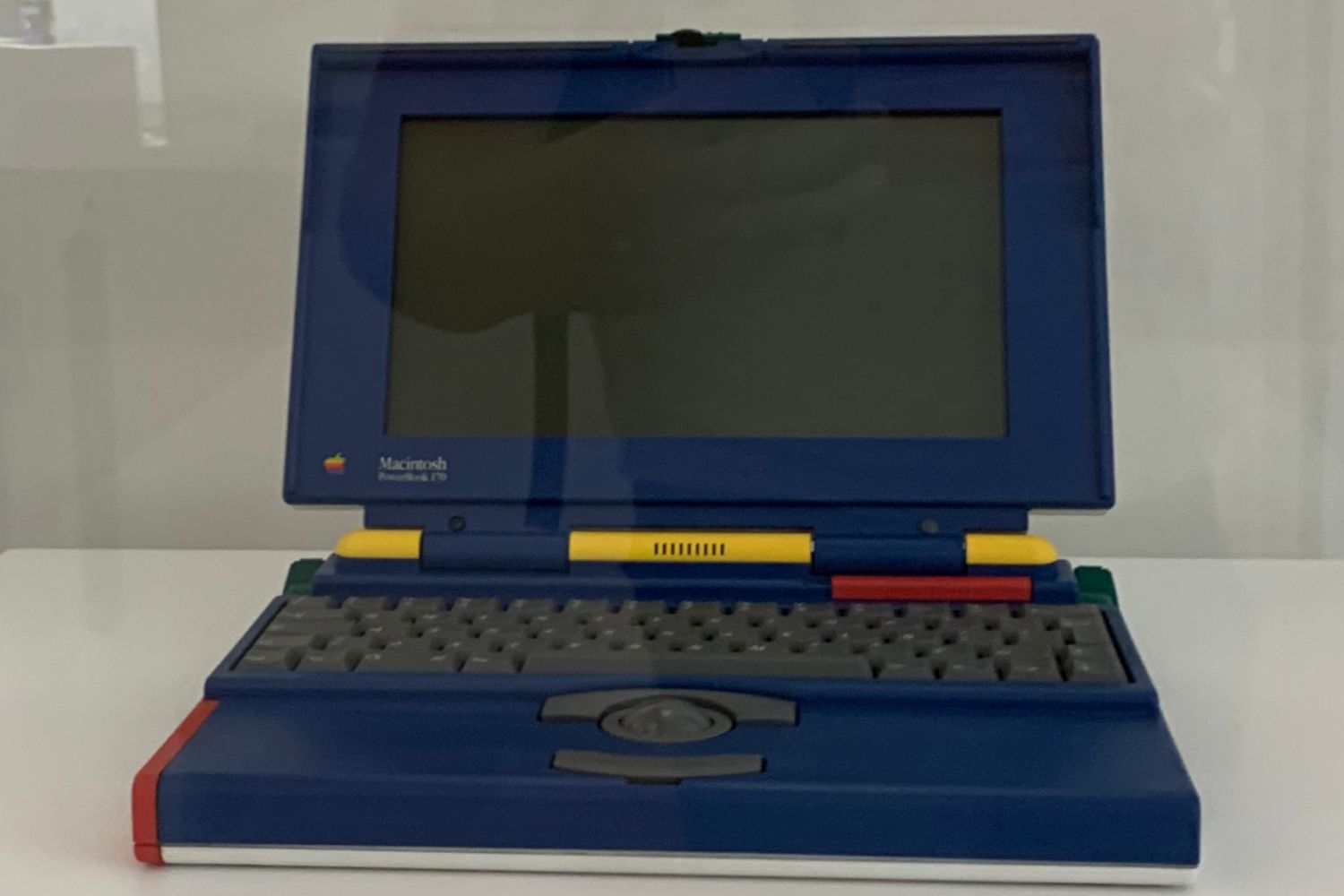 Una imagen de un PowerBook 170 JLPGA