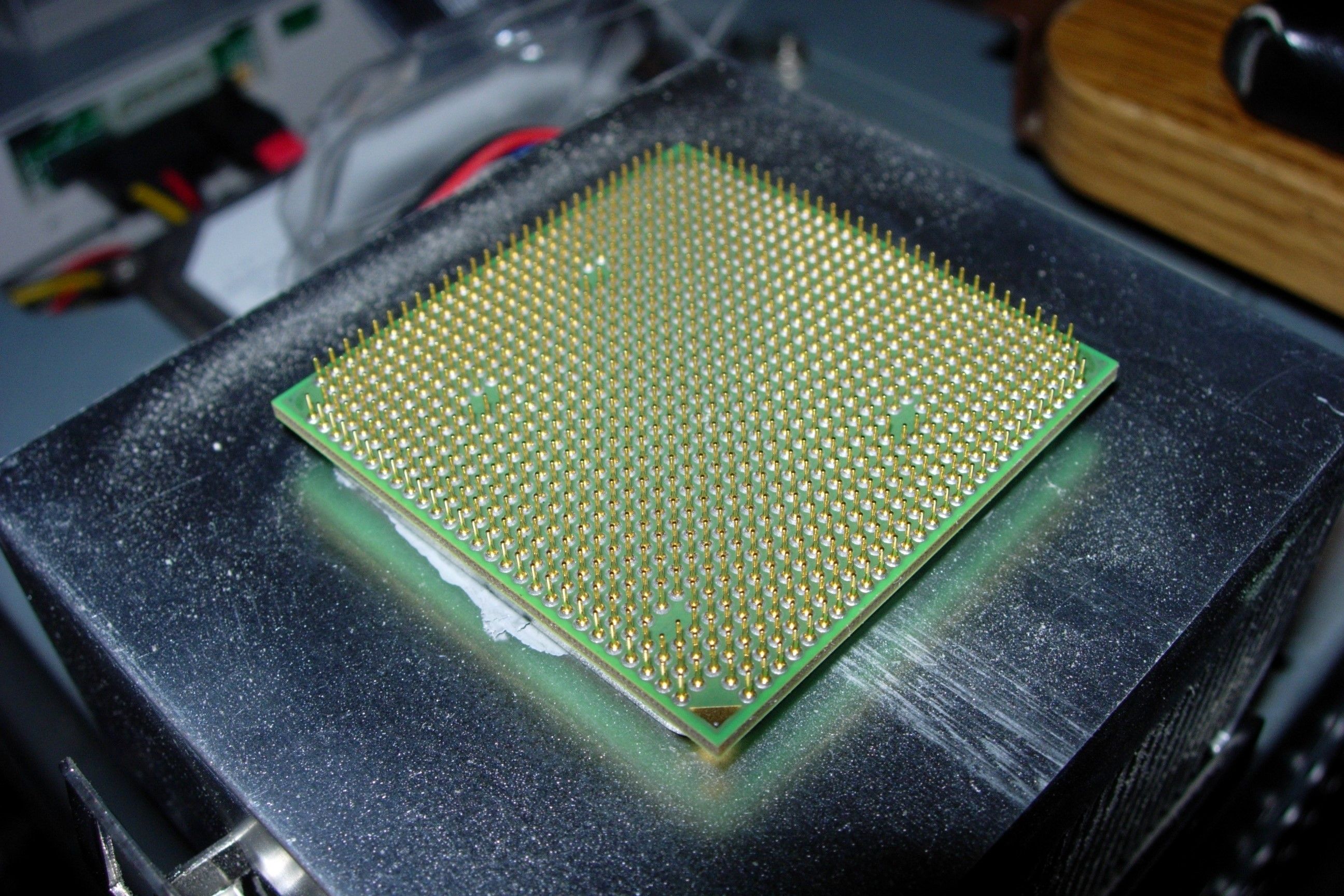 Primer plano de los pines del AMD Athlon 64 3000+