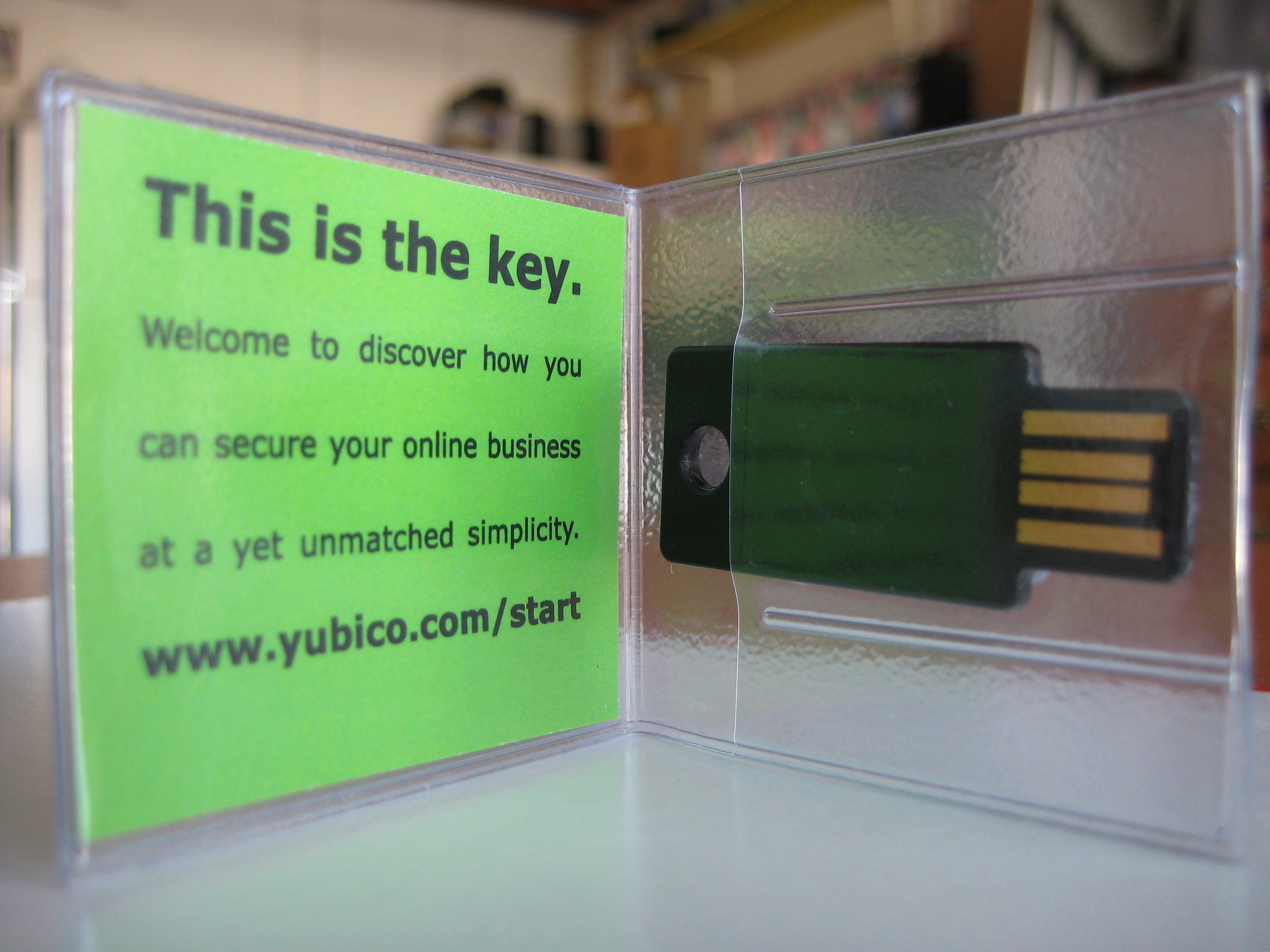 Black_YubiKey_08