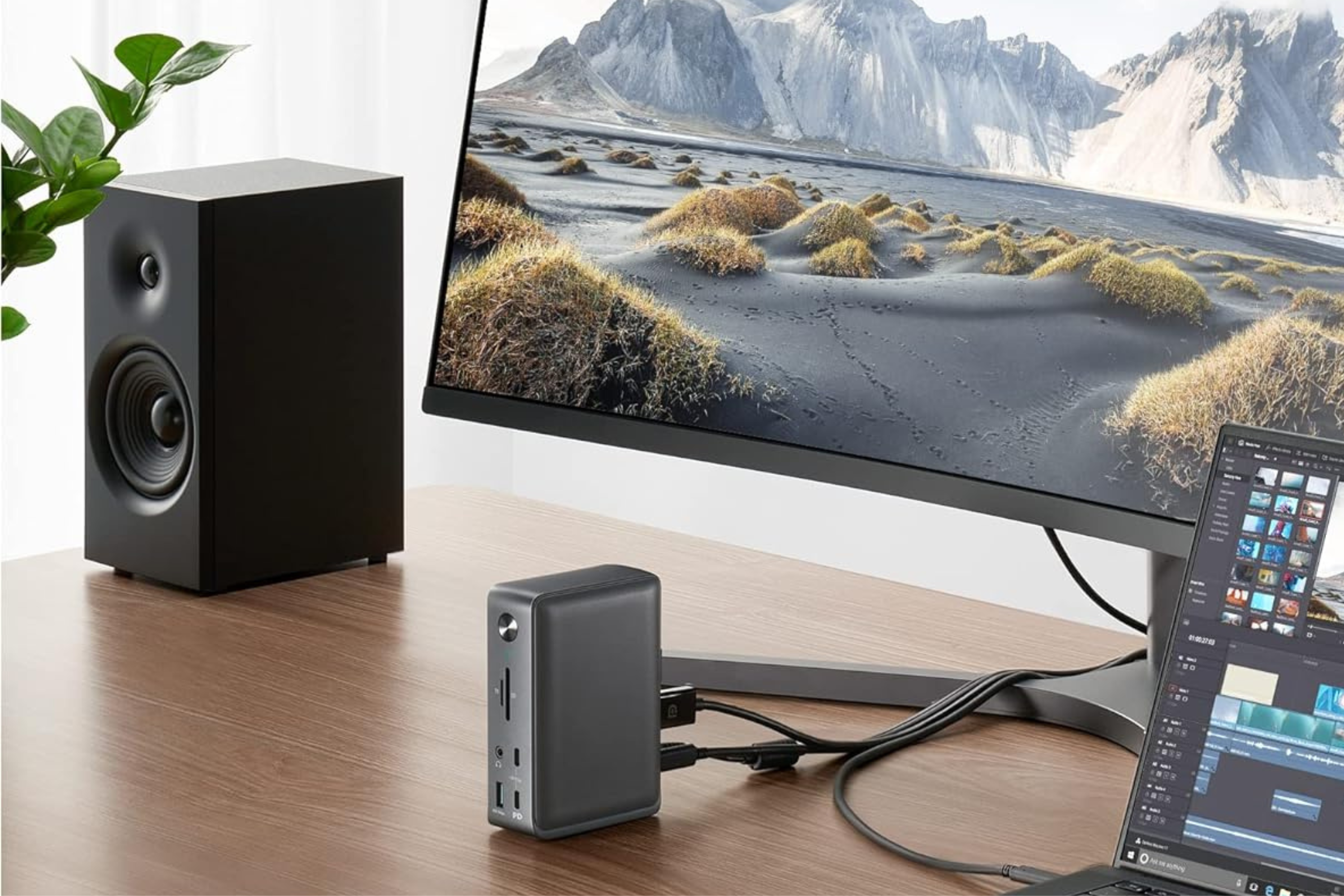 Anker PowerExpand conectado al monitor y al portátil