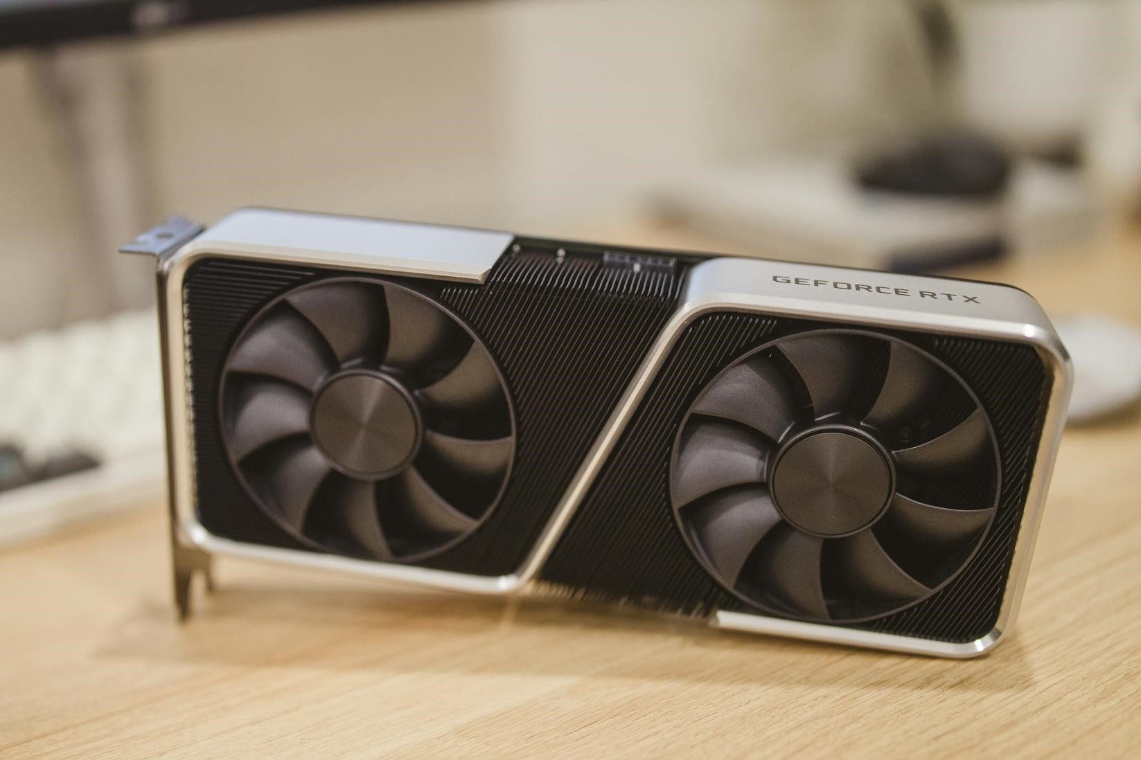 RTX 3060 Ti edición fundadora en un escritorio