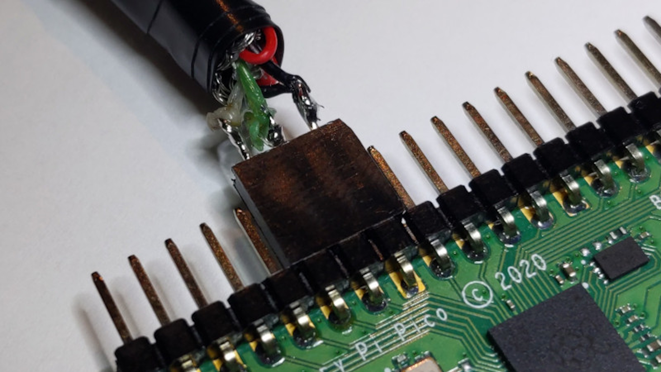 The wiring for the USB sniffer