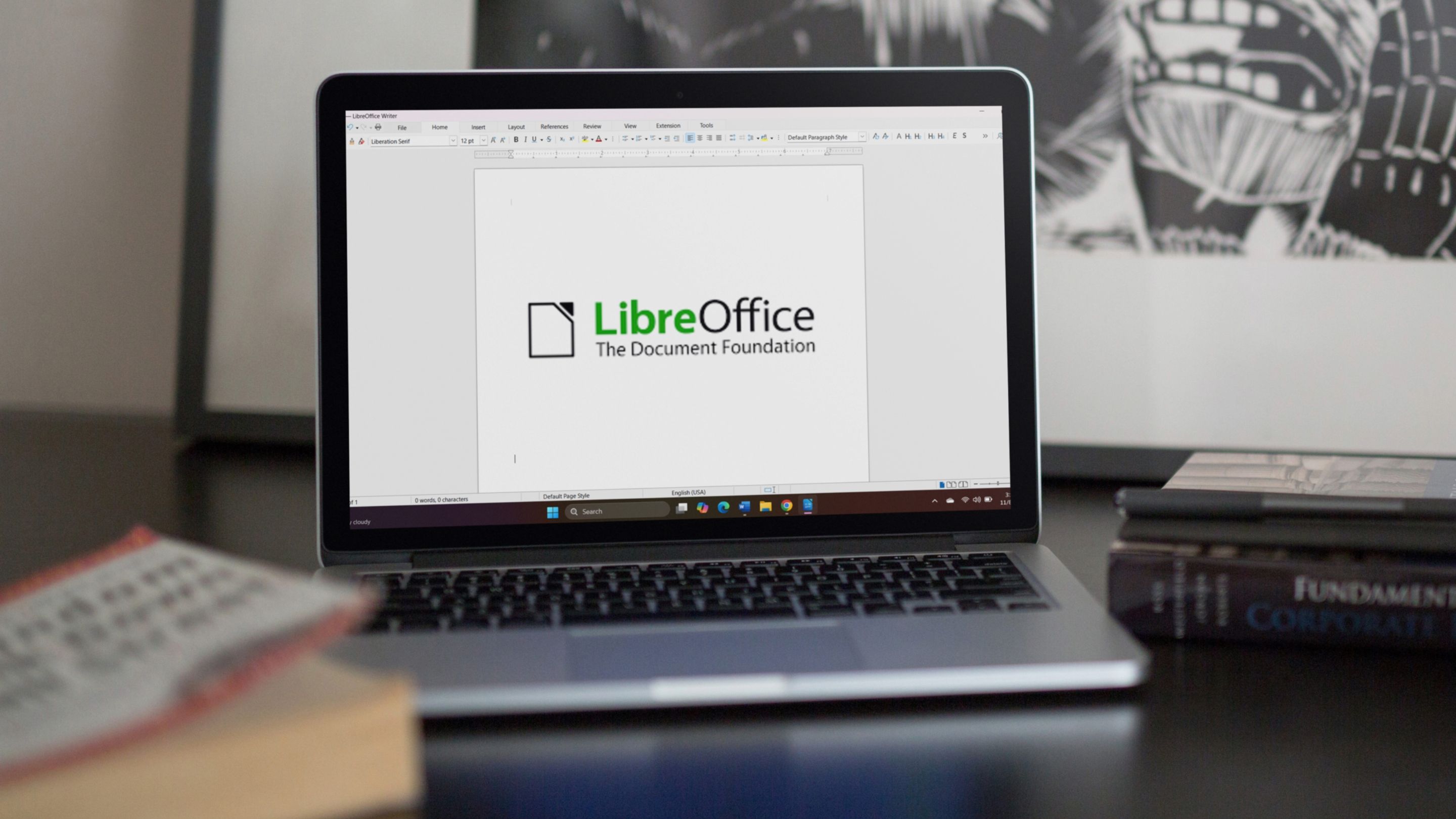 Libreoffice en una computadora portátil colocada sobre una mesa