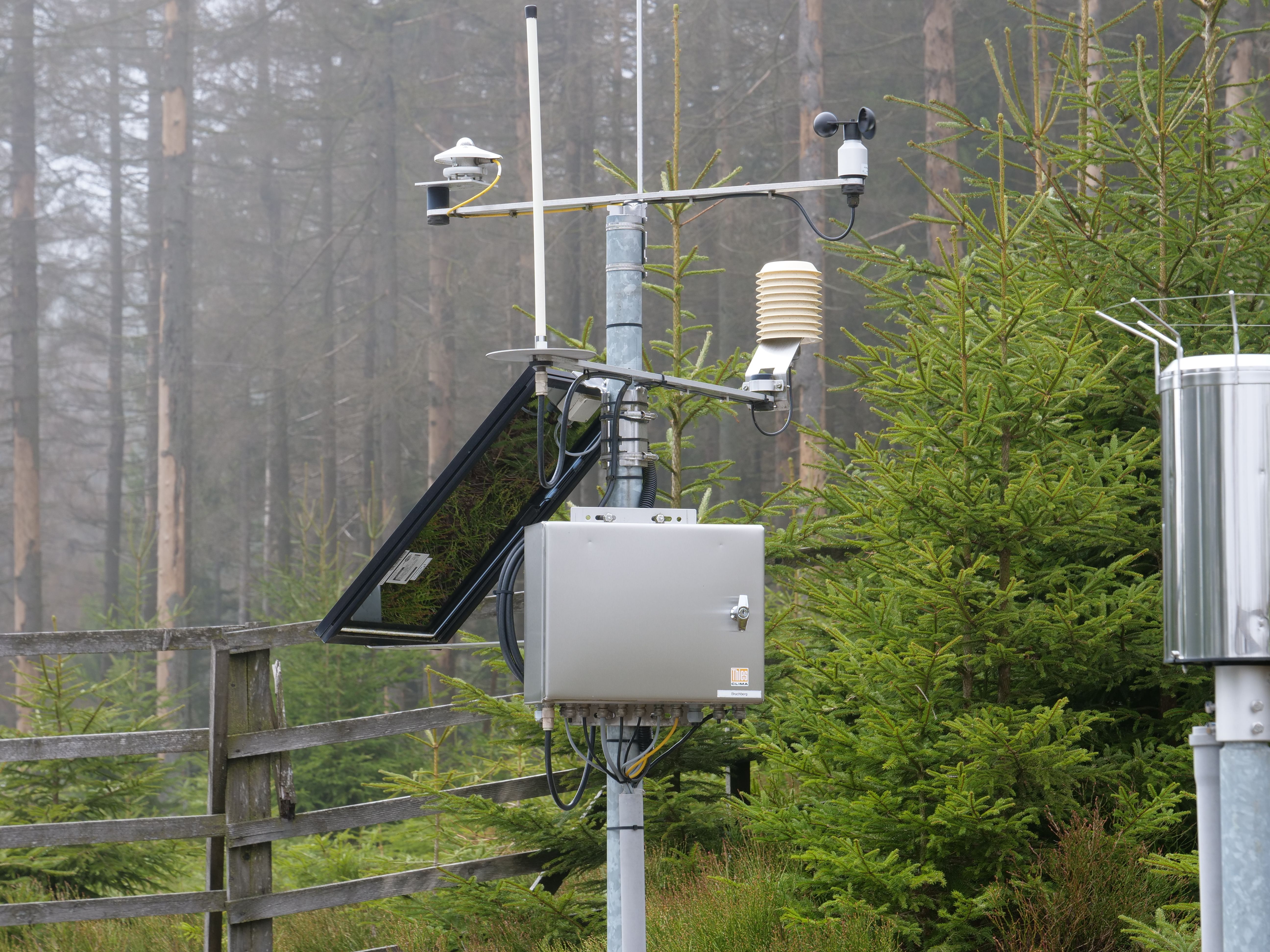 Weather_station_near_Sonnenkappe_08-1