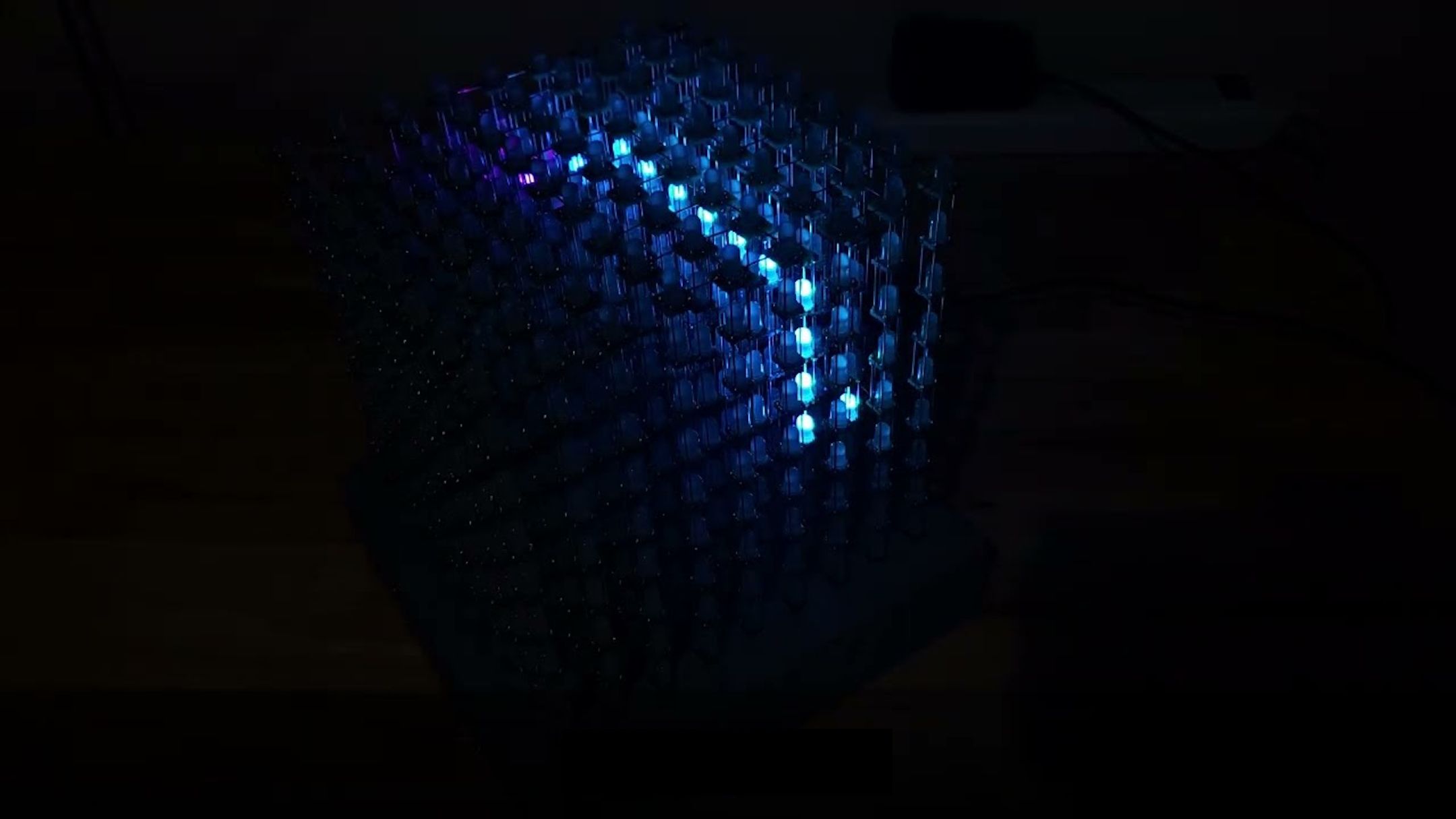 cubo led destacado