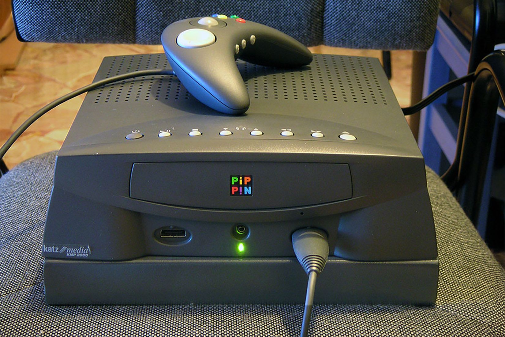 Apple Bandai Pippin gaming console - Katz Media version