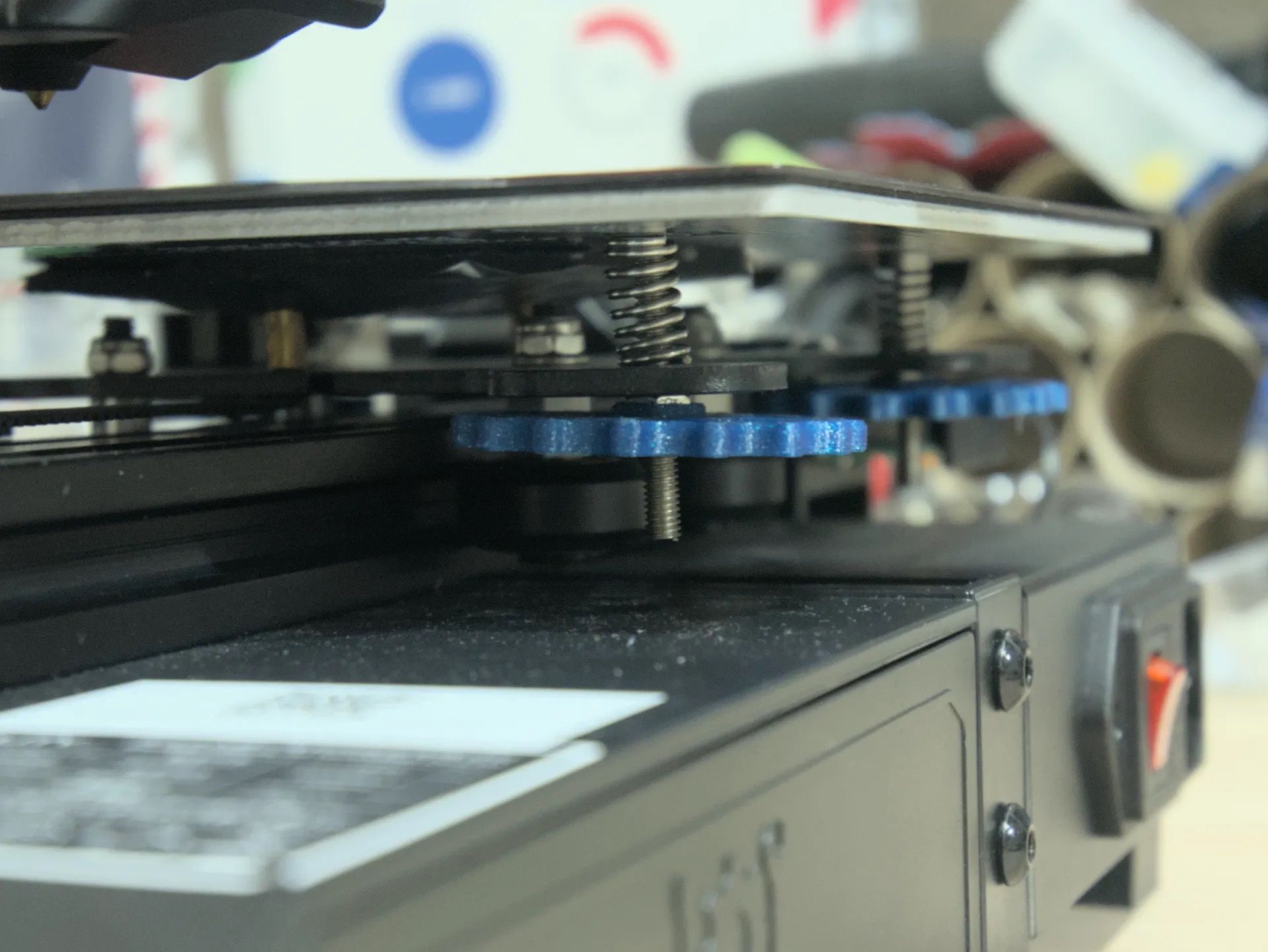 Ender 2 Pro bed leveling knobs