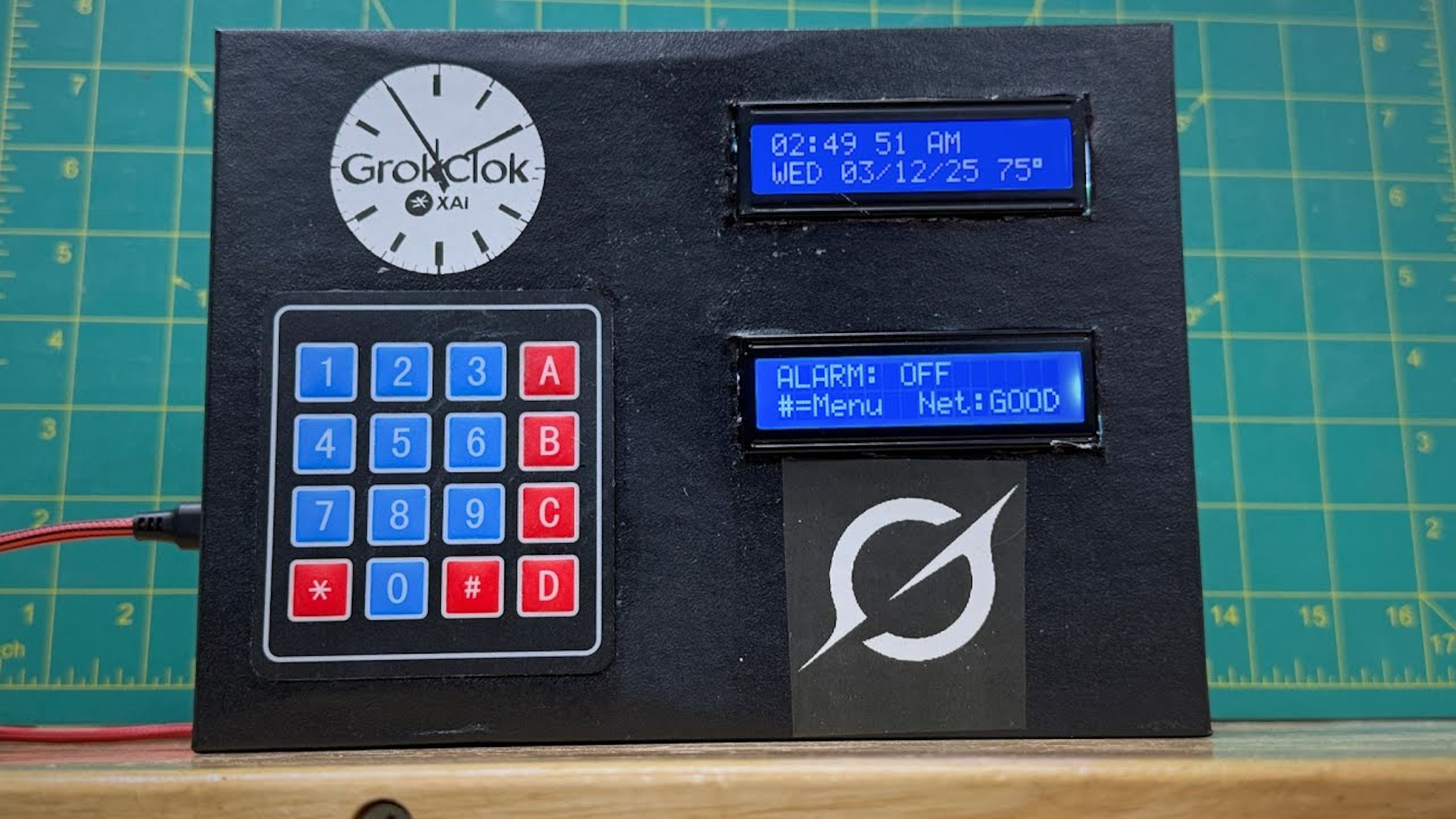 This DIY Raspberry Pi Pico smart clock lets you tweak it to your heart's content