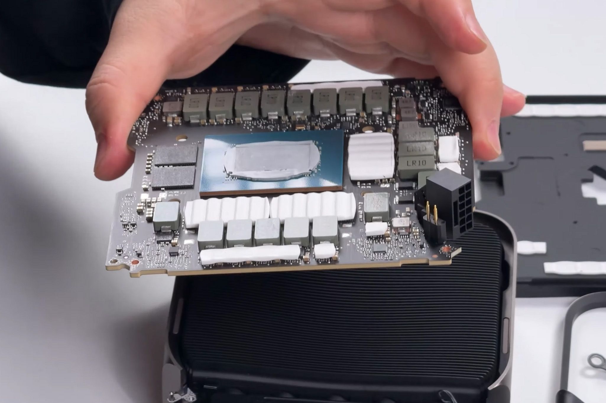 ПХБ для RTX 5080.