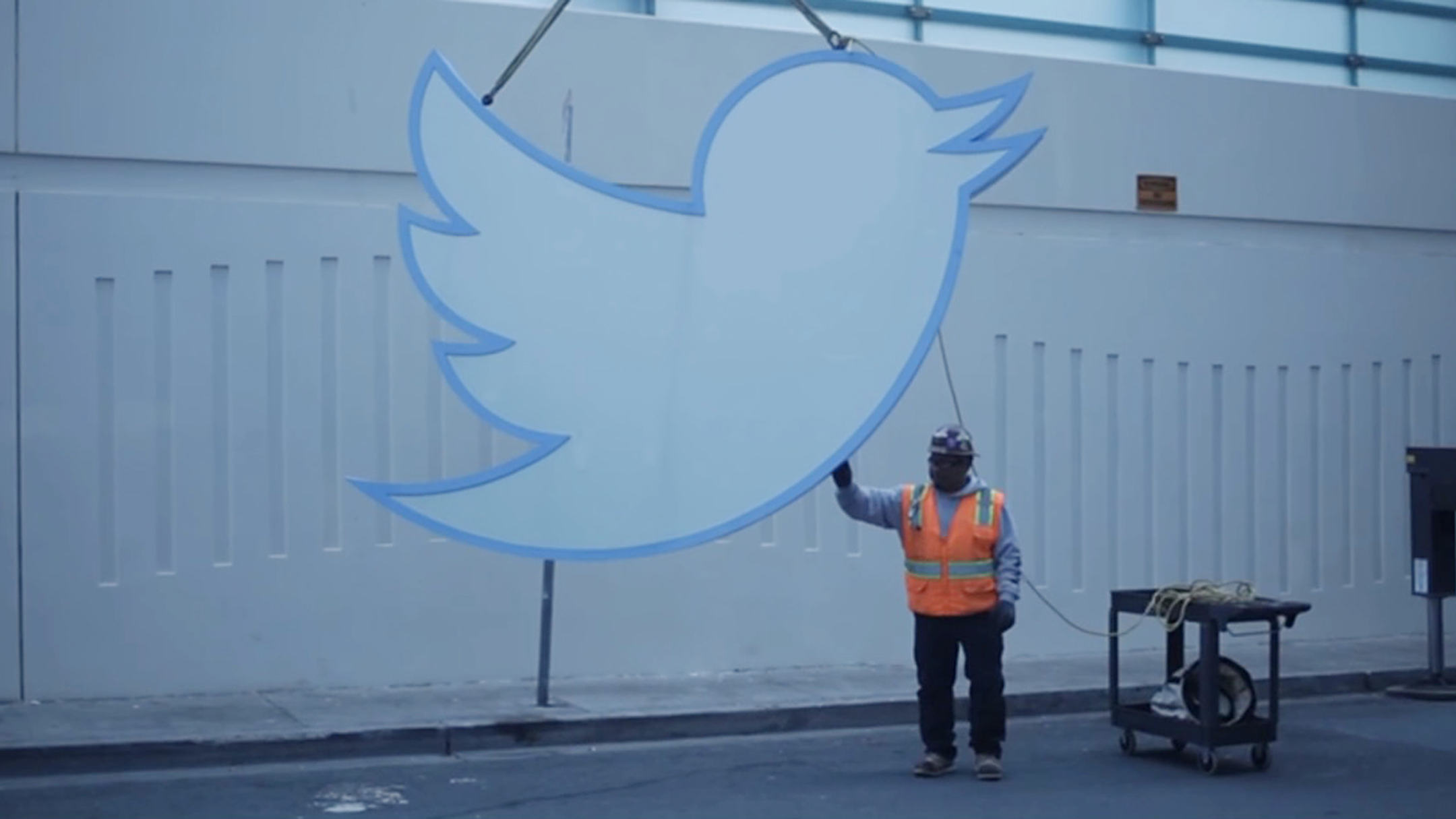 You can now bid on the OG giant Twitter HQ bird logo sign for pretty cheap (so far)