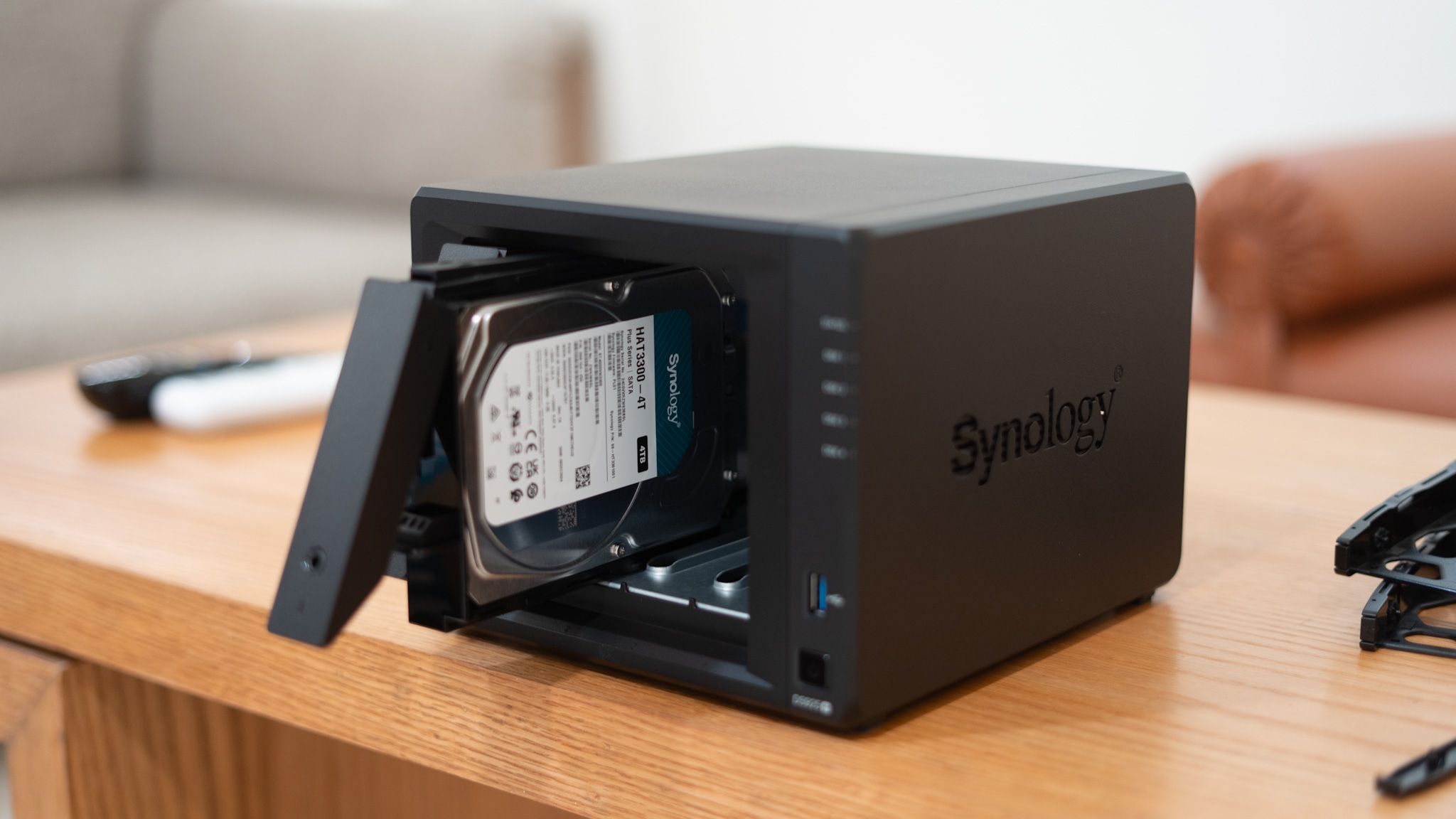 Synology DS925-Plus with one hard drive bay open