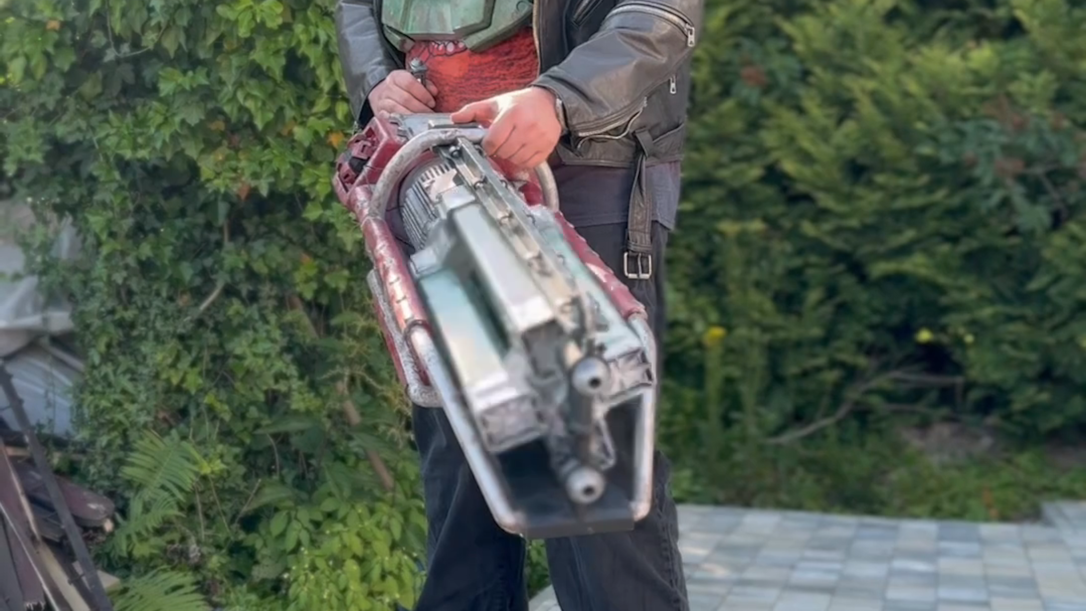 This 3D-printed Fallout gatling laser replica looks like it's straight out of the games, and yes, it spins