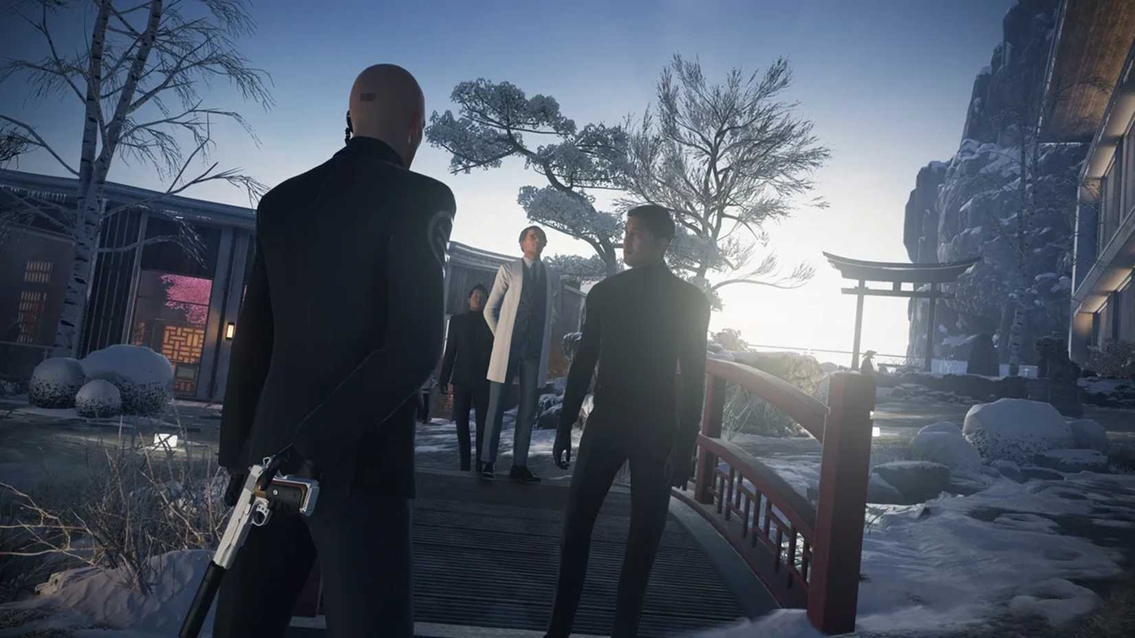 A screenshot of Agent 47 about to kill a target in Hitman