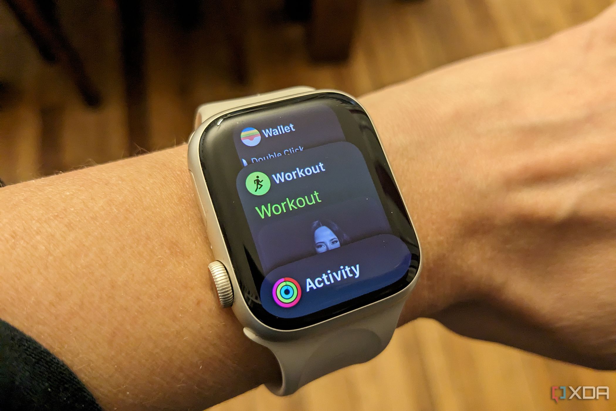 apple watch force close apps feature