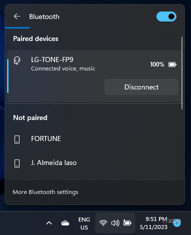 Captura de pantalla de la lista de dispositivos Bluetooth en el panel de Acciones rápidas