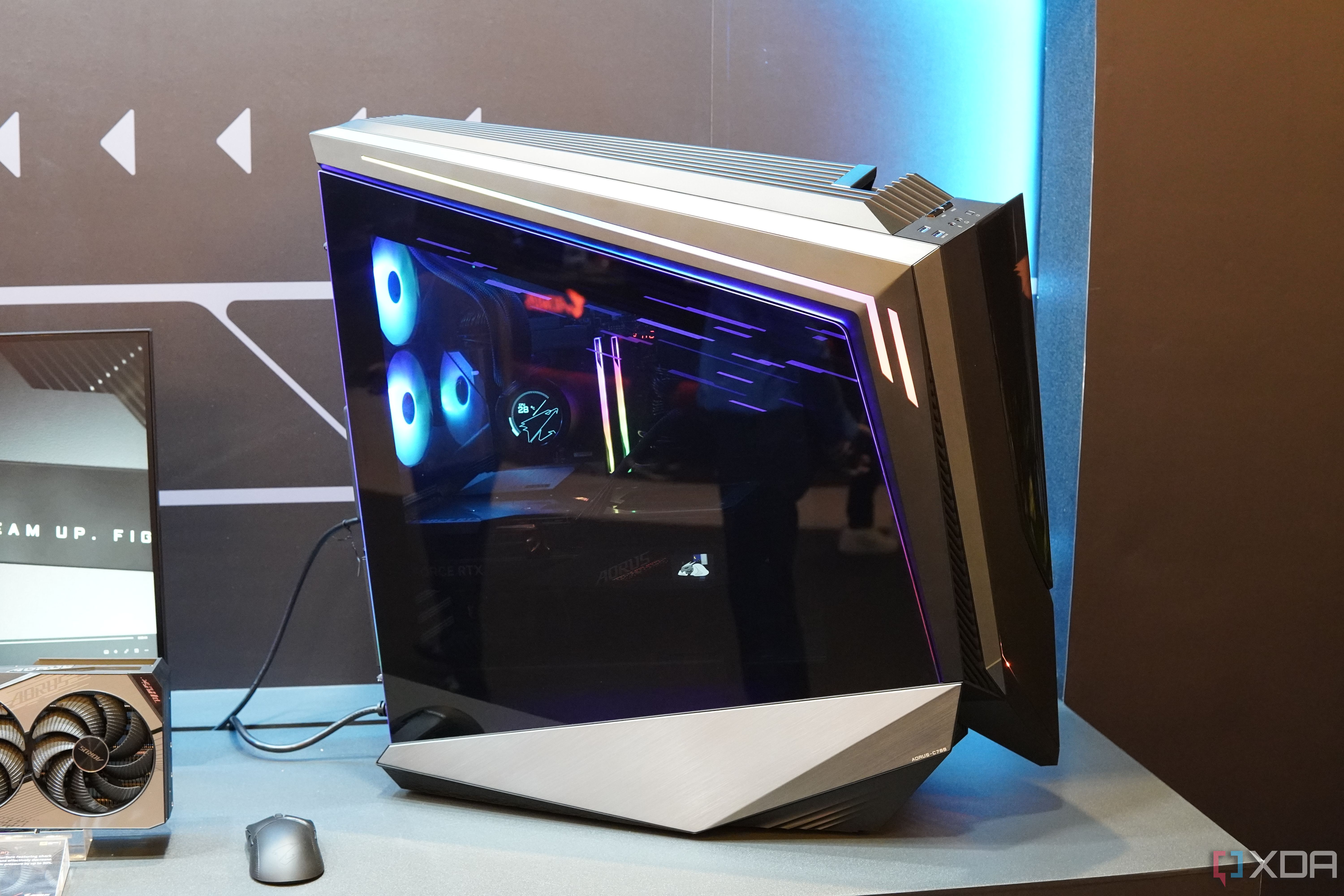 Side view of a computer built inside a Gigabyte Aorus C700 case