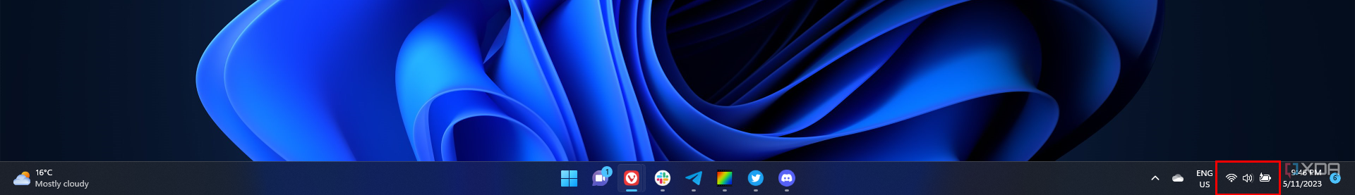 Captura de pantalla de la barra de tareas de Windows 11 con el panel de Acciones rápidas resaltado