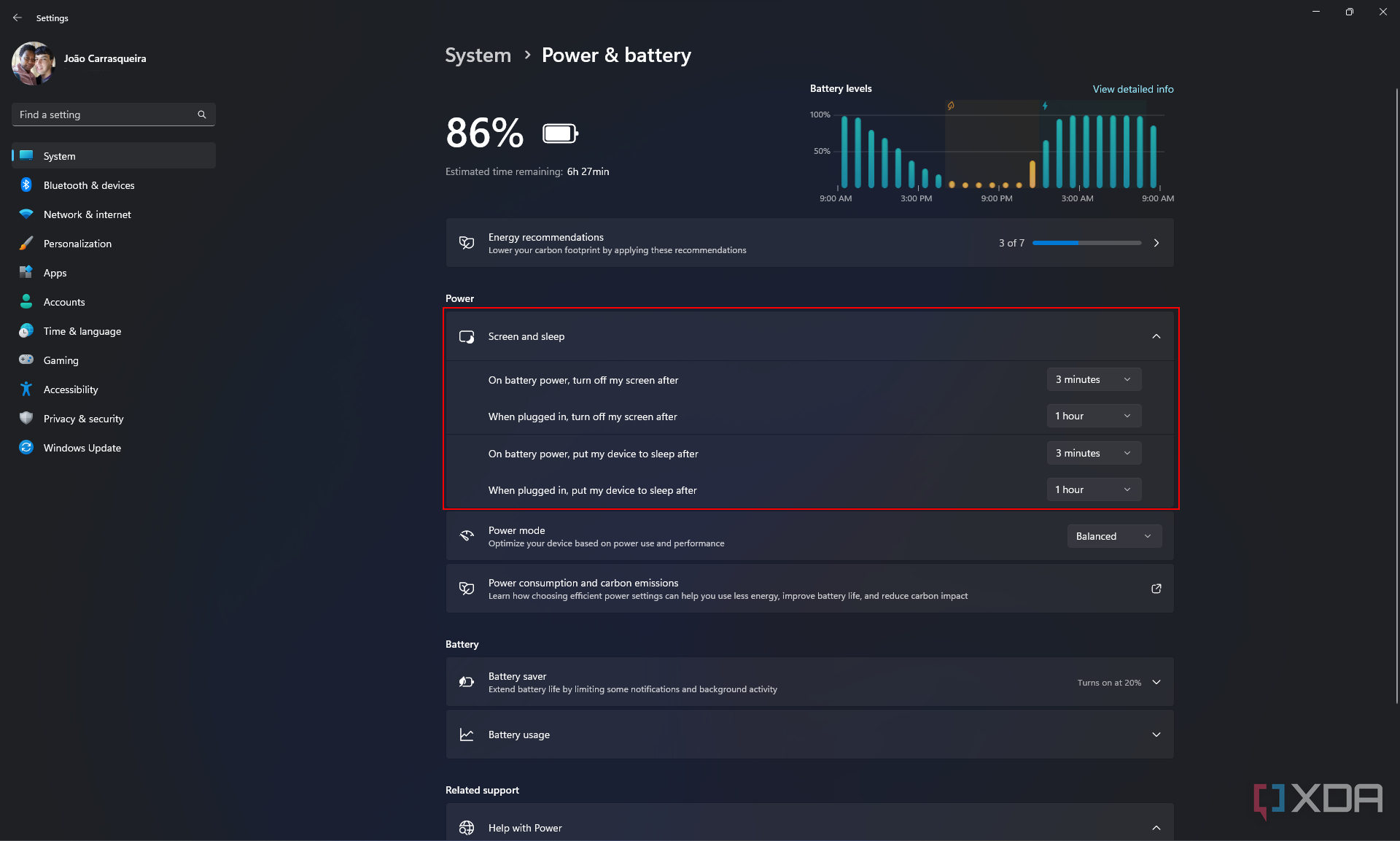 Captura de pantalla de la configuración de energía y batería en Windows 11 con la pantalla y la sección de suspensión expandidas y resaltadas