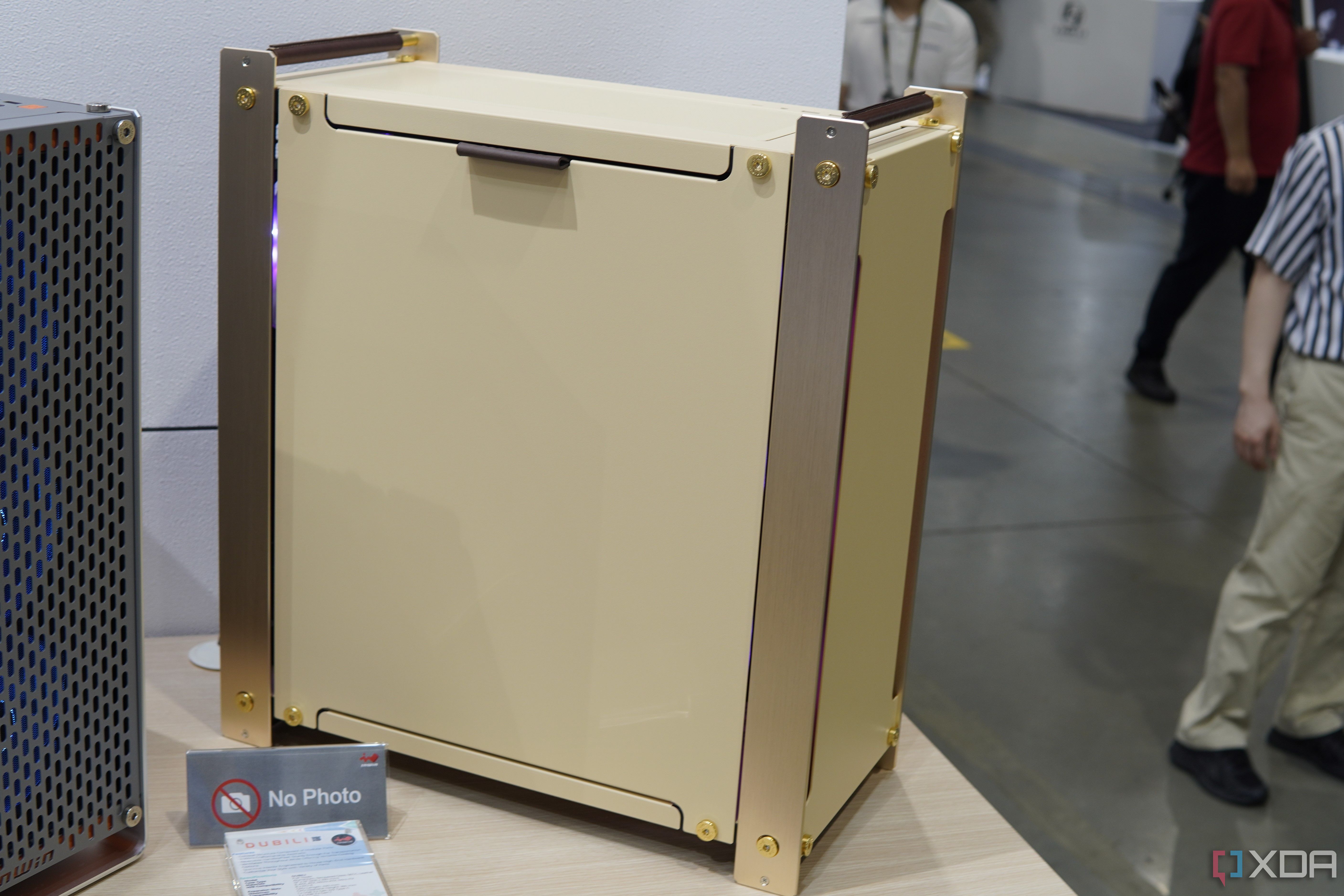 Angled view of the InWin DUBILI Gold case with leather