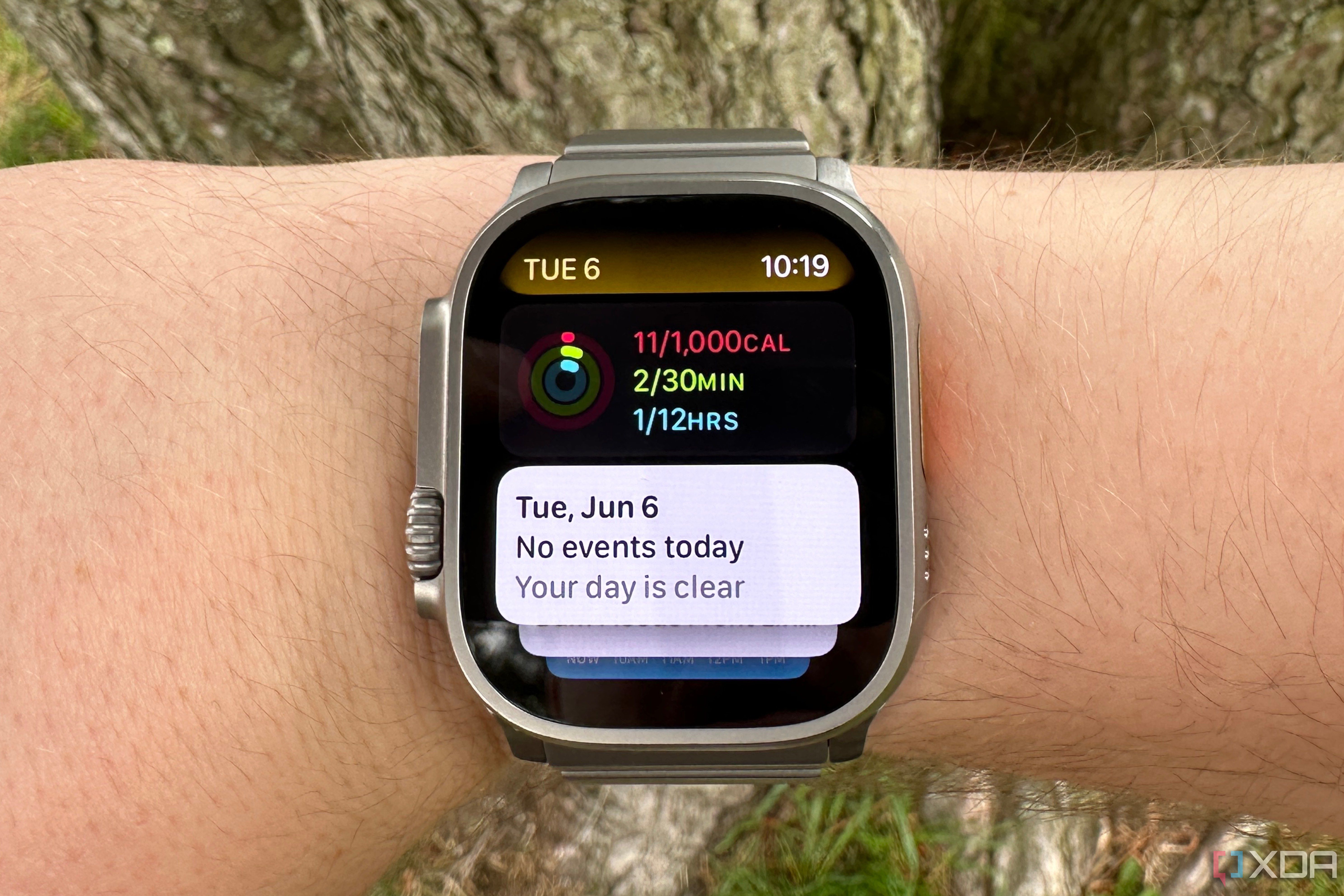 A Smart Stack showing the Activity and Calendar widgets on watchOS 10.