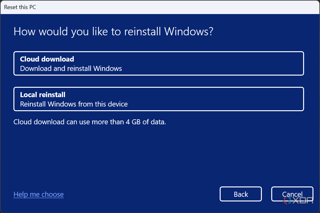 Снимок экрана: диалоговое окно сброса в Windows 11, спрашивающее пользователя, хотят ли они перезагрузить Windows или выполнить локальную переустановку.