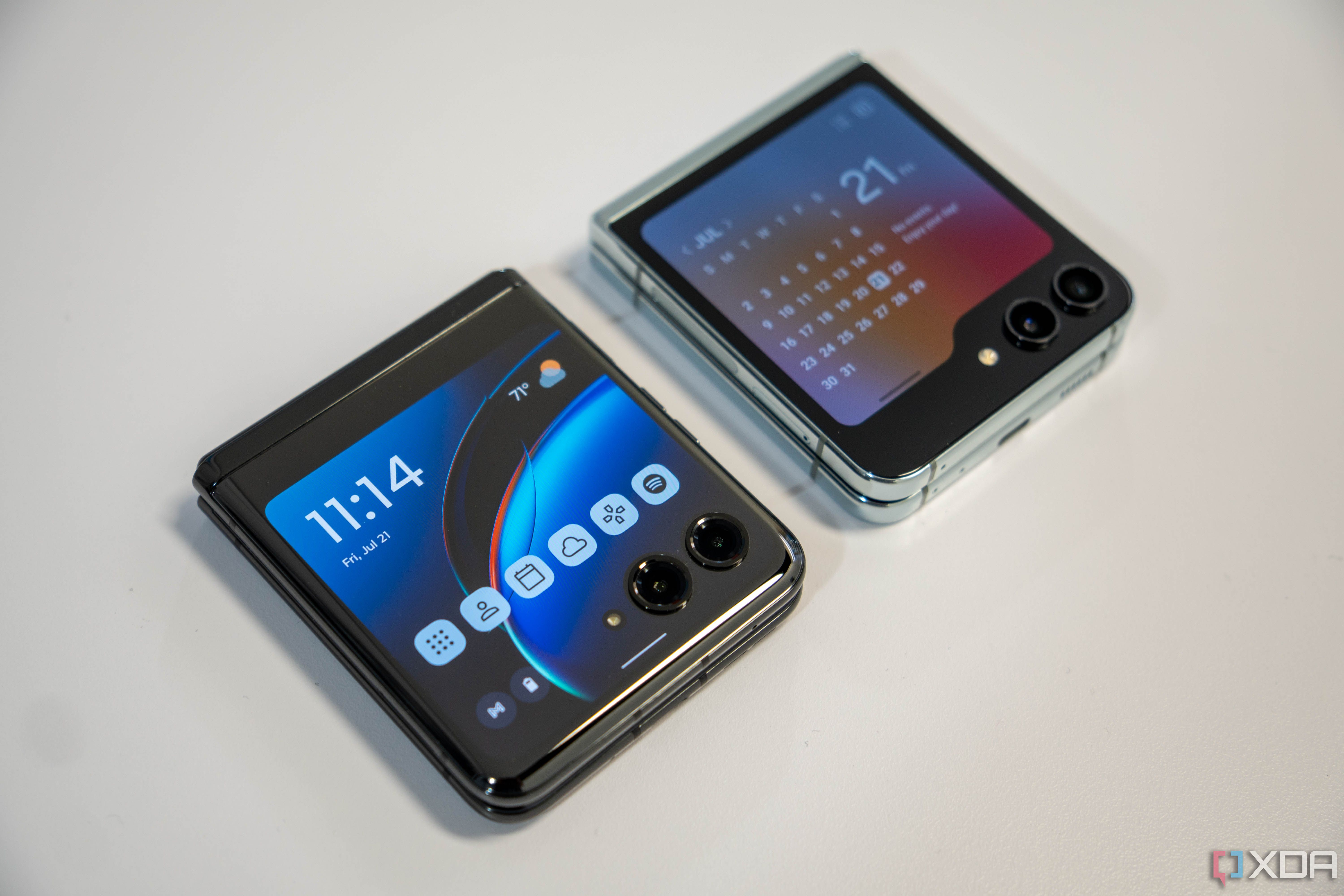 Samsung Galaxy Z Flip 5 vs Motorola Razr+ Which is the best small