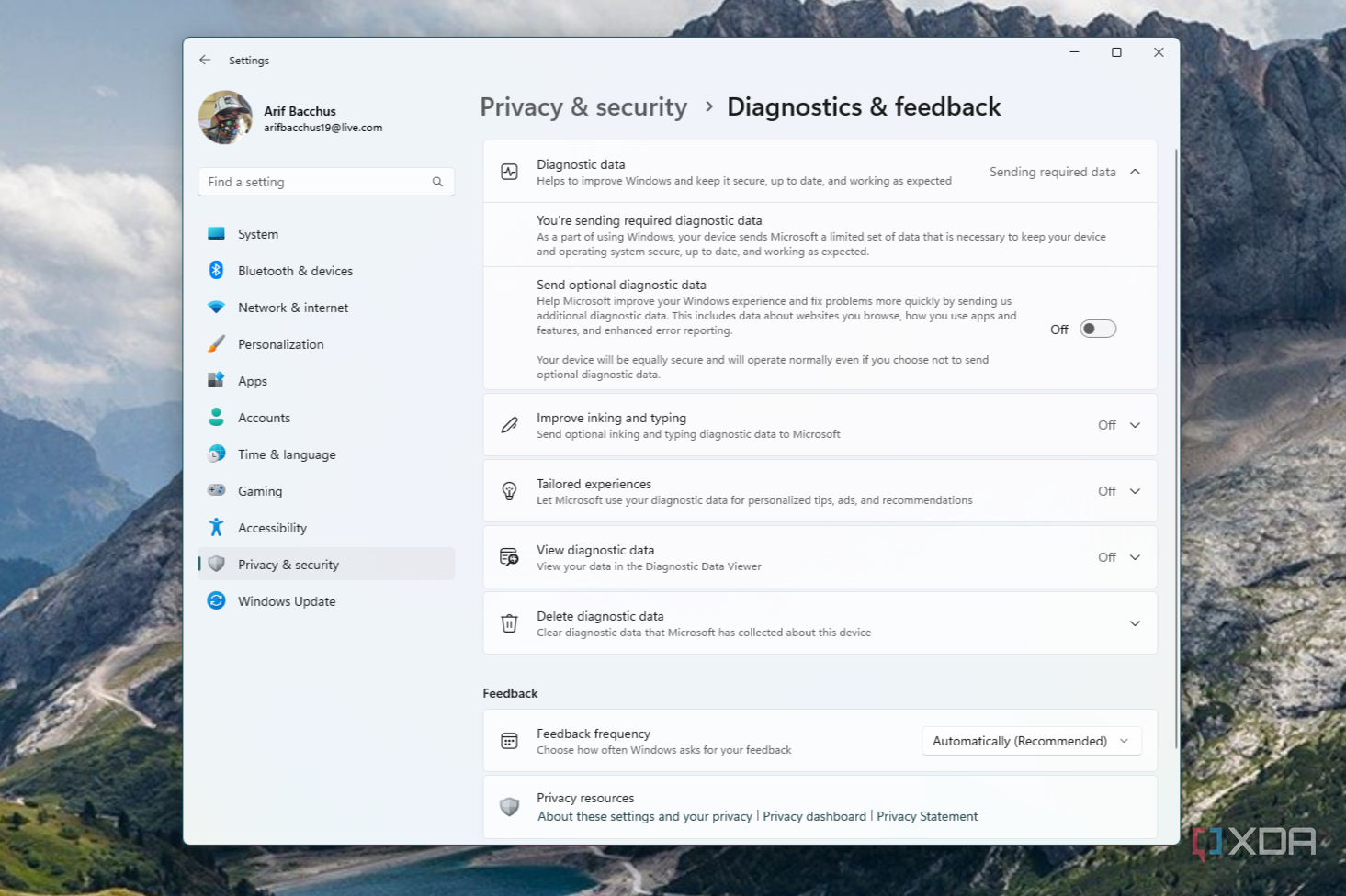 The Diagnostics and feedback page in the Windows 11 settings app showing the option to only send required data