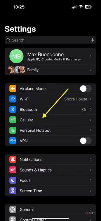 Screenshot of iOS Settings with an arrow pointing at the Cellular option.
