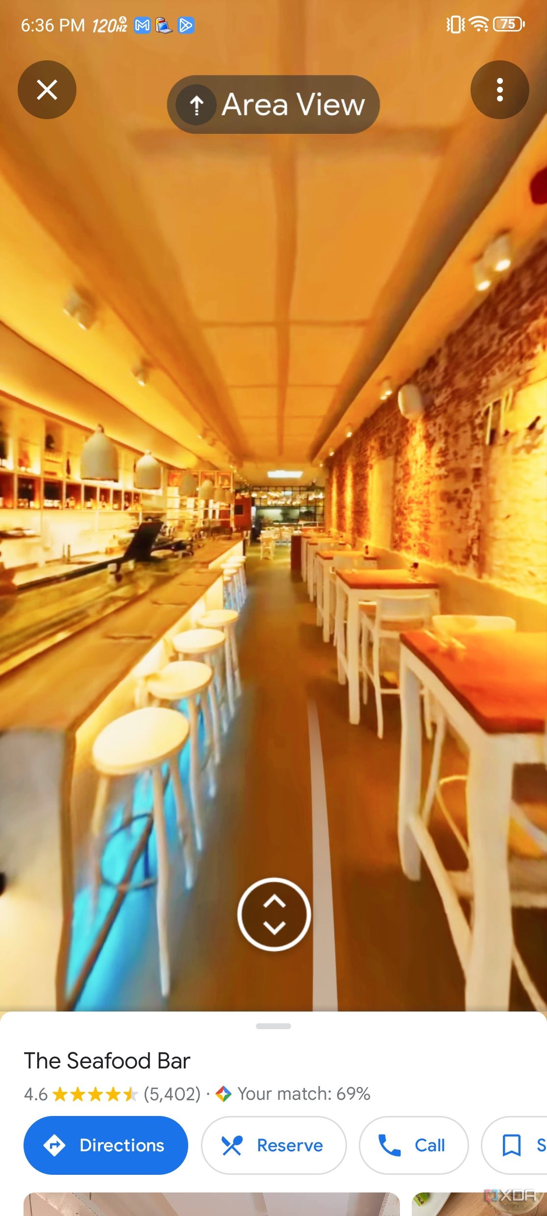 Ein Screenshot, der die immersive Ansicht der Seafood-Bar in Amsterdam in Google Maps zeigt.