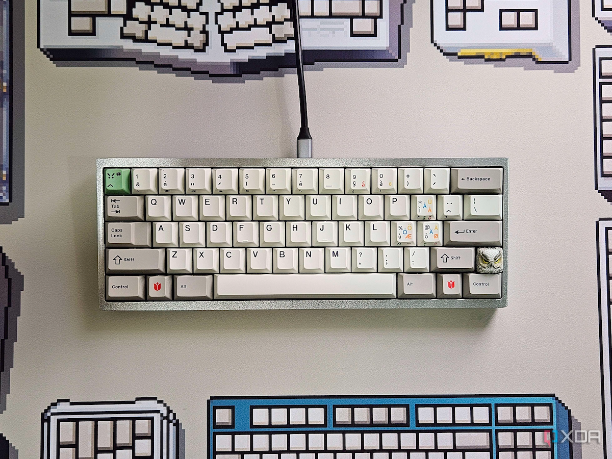 An image showing a custom mechanical keyboard kept on a deskmat.