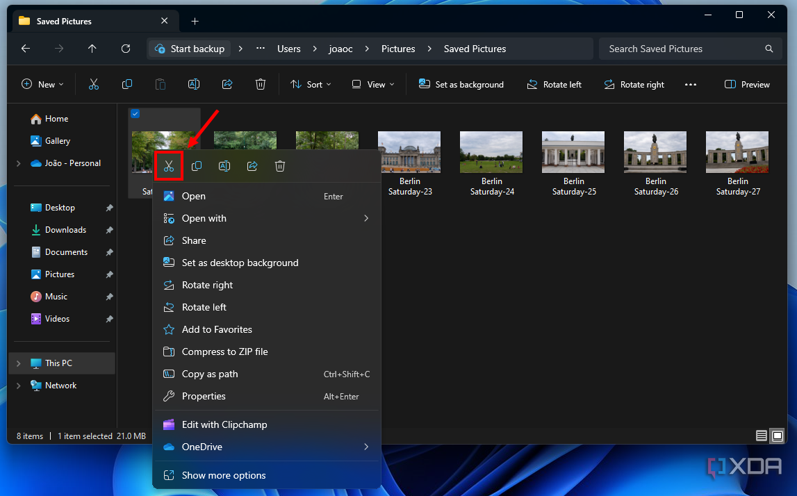 Снимок экрана Проводника в Windows 11 с выделенной в контекстном меню кнопкой «Вырезать»