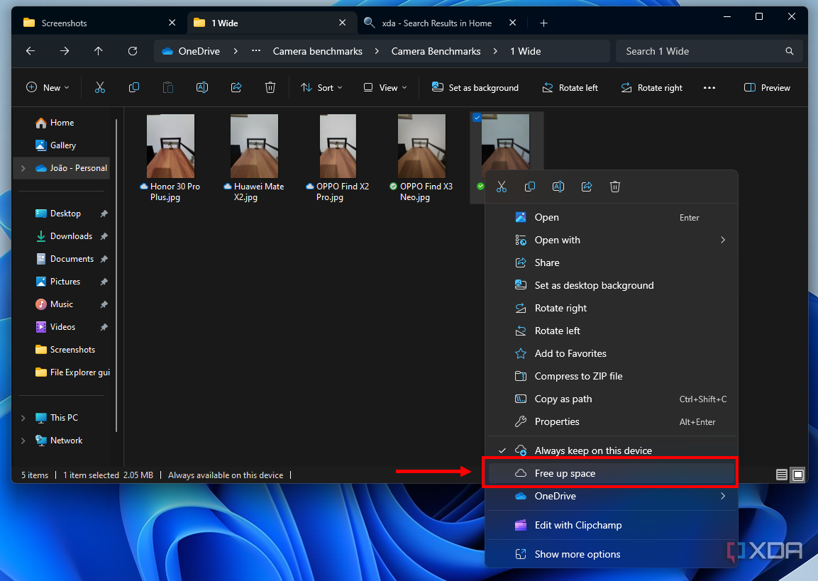 Снимок экрана: папка OneDrive в проводнике, показывающая возможность освободить место для файла, доступного в автономном режиме.