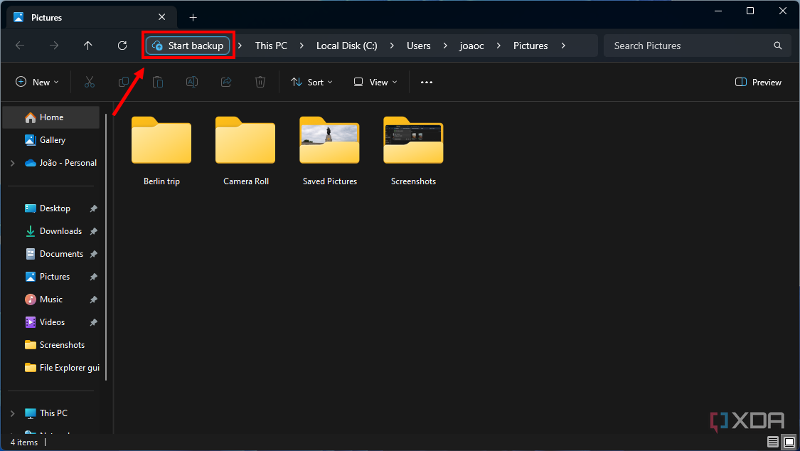 Снимок экрана Проводника в Windows 11 с выделенной кнопкой «Начать резервное копирование»