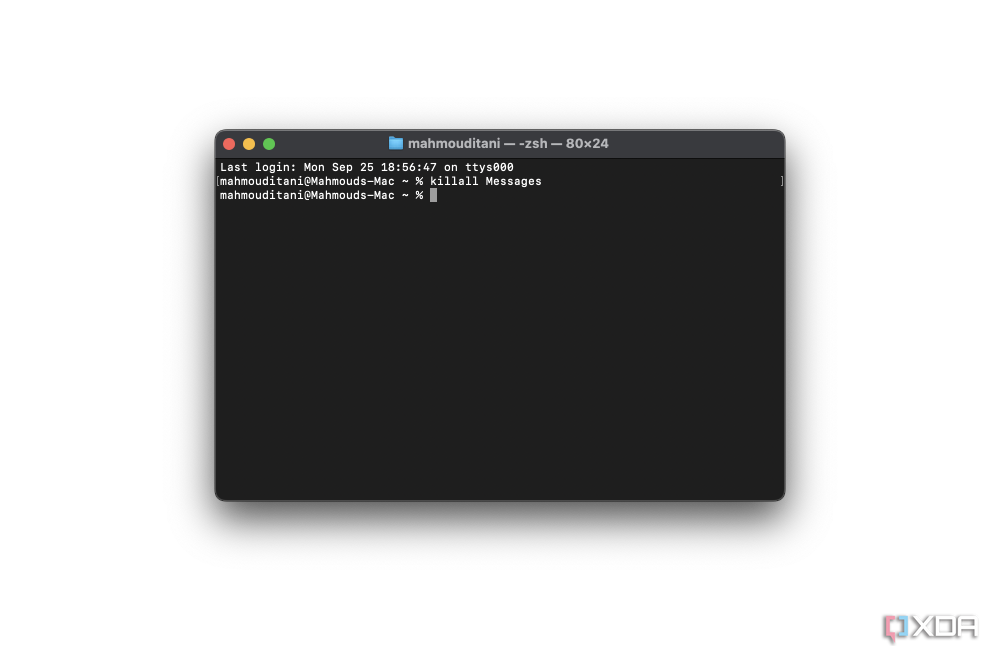 Aplicación de terminal en macOS que muestra el comando "killall messages"