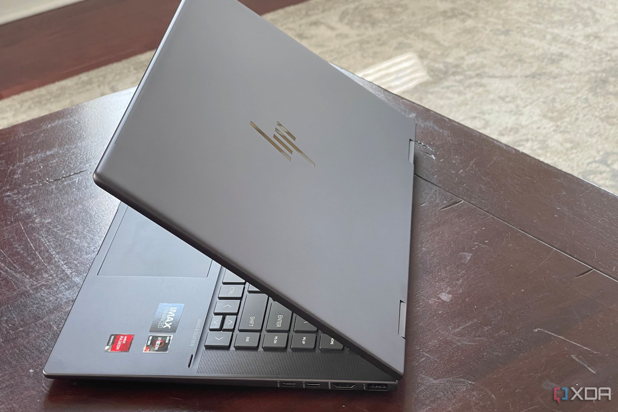 HP Envy x360 15.6 2023 desde un lado