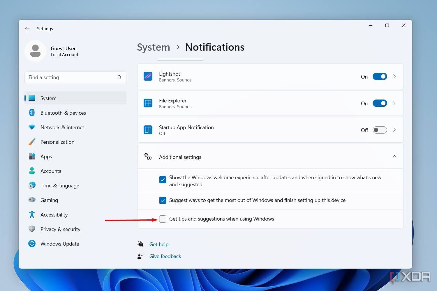 Captura de pantalla de Windows 11 que muestra cómo desactivar las notificaciones de sugerencias y consejos