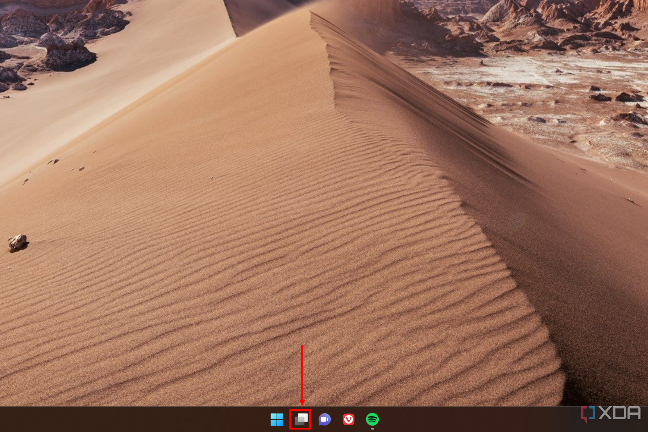 Screenshot of the taskbar in Windows 11 with the Task View button highlighted