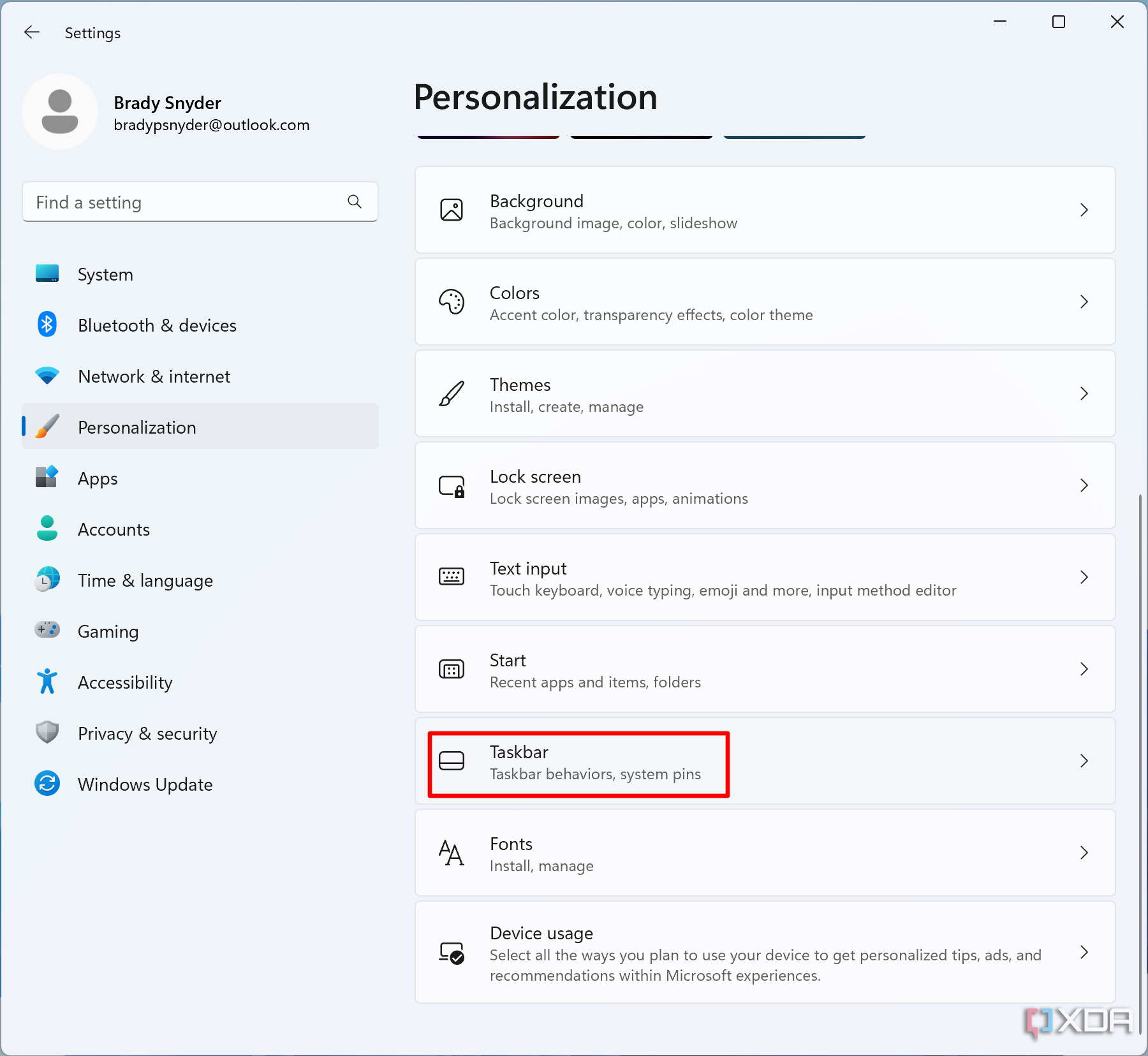 The taskbar settings tab in the personalization settings of Windows 11.