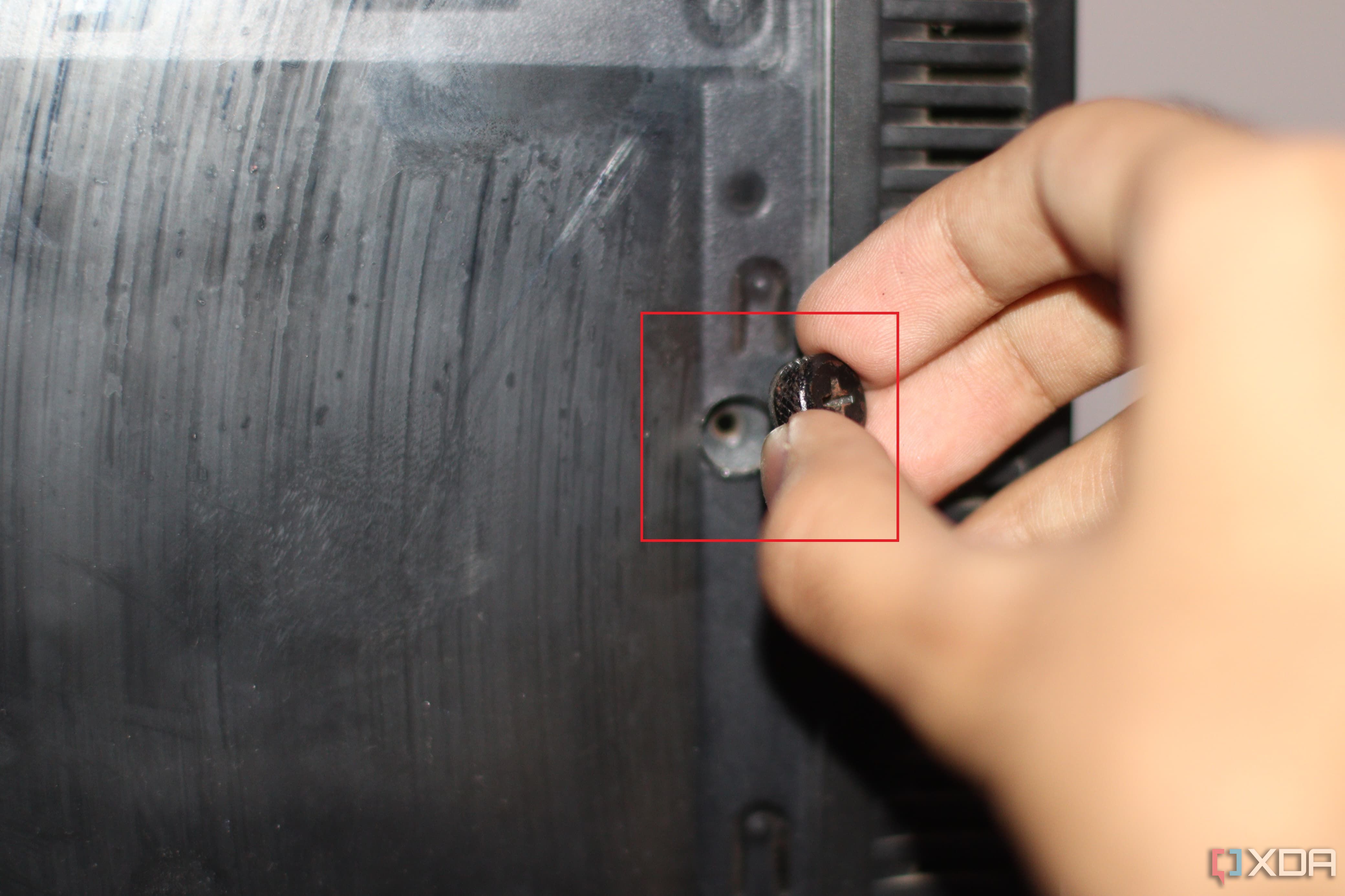 taking screws off of the pc case glass