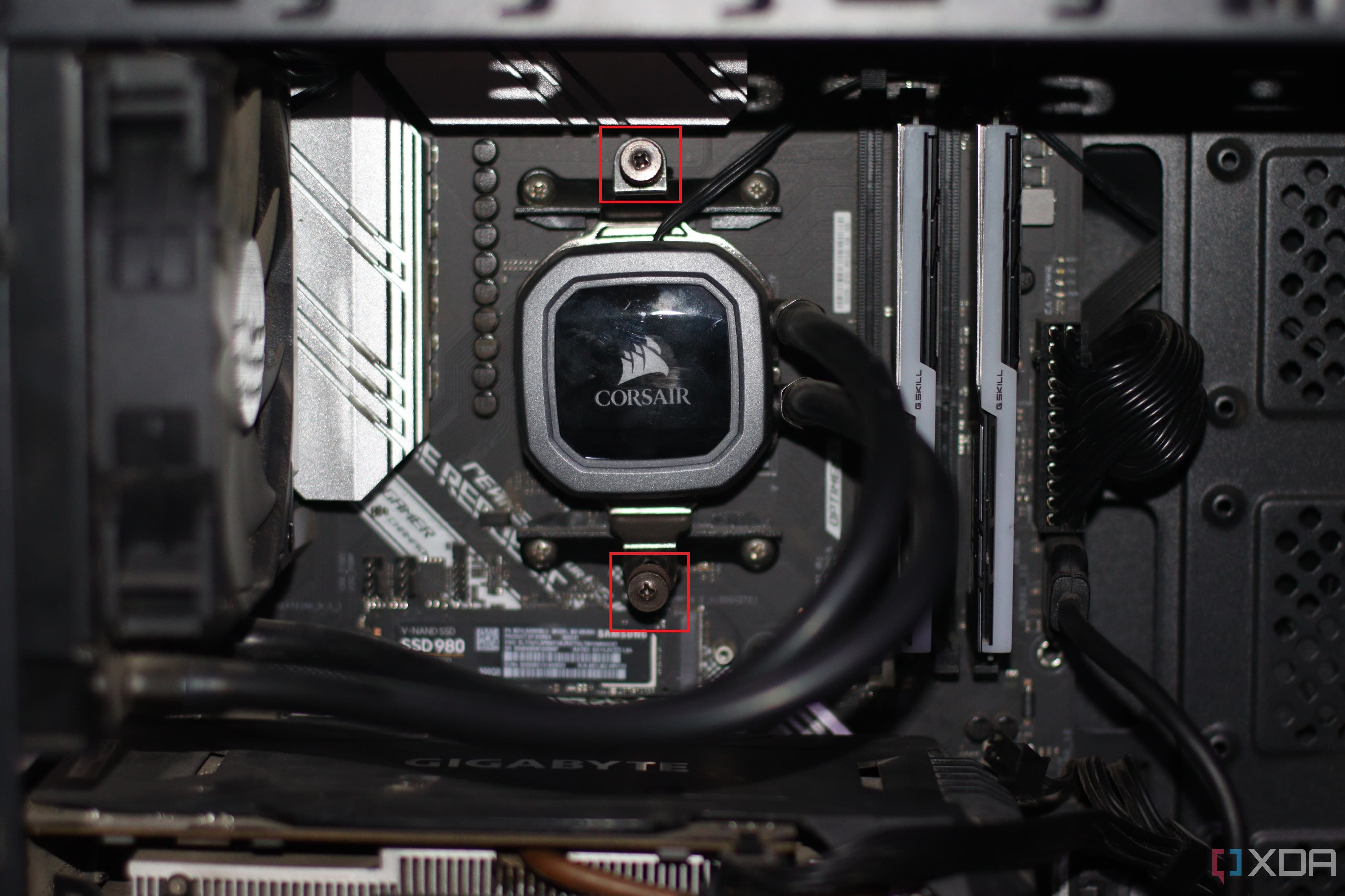 picture of an aio heatsink with its two screws highlighted