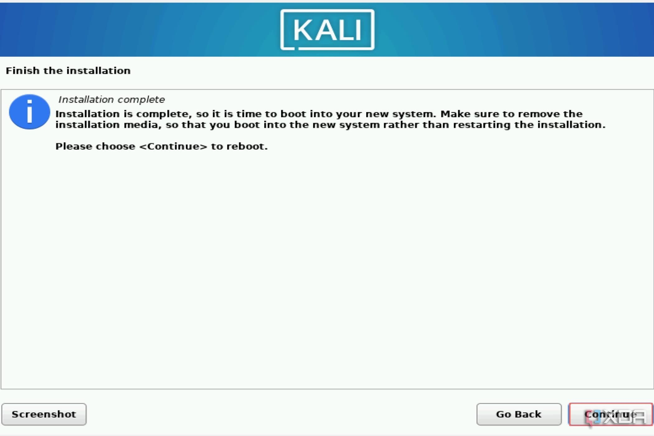 Presione Continuar una última vez para finalizar la instalación y arrancar en Kali Linux.