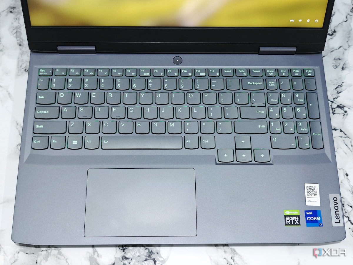 Una imagen que muestra el teclado de la computadora portátil Lenovo LOQ 15.