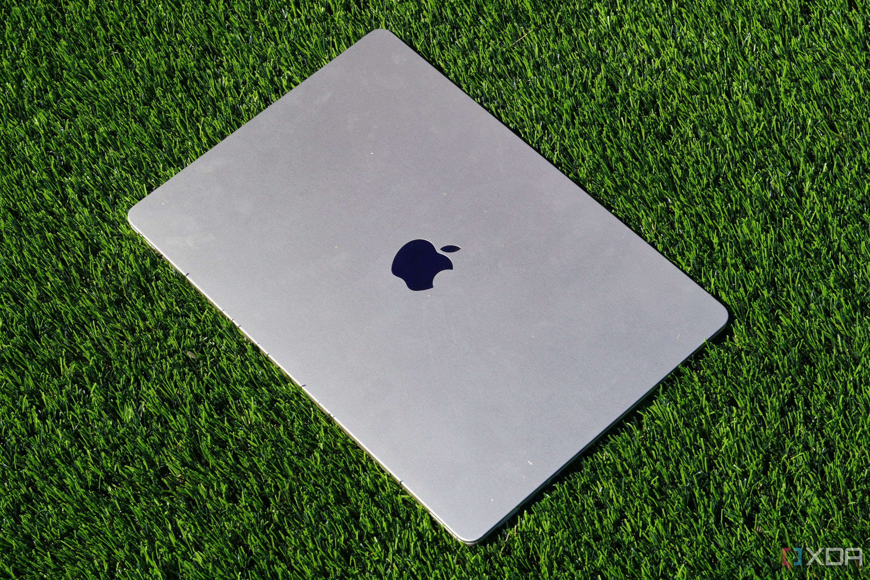 The Starlight color of the MacBook Air (15-inch) on artificial grass.