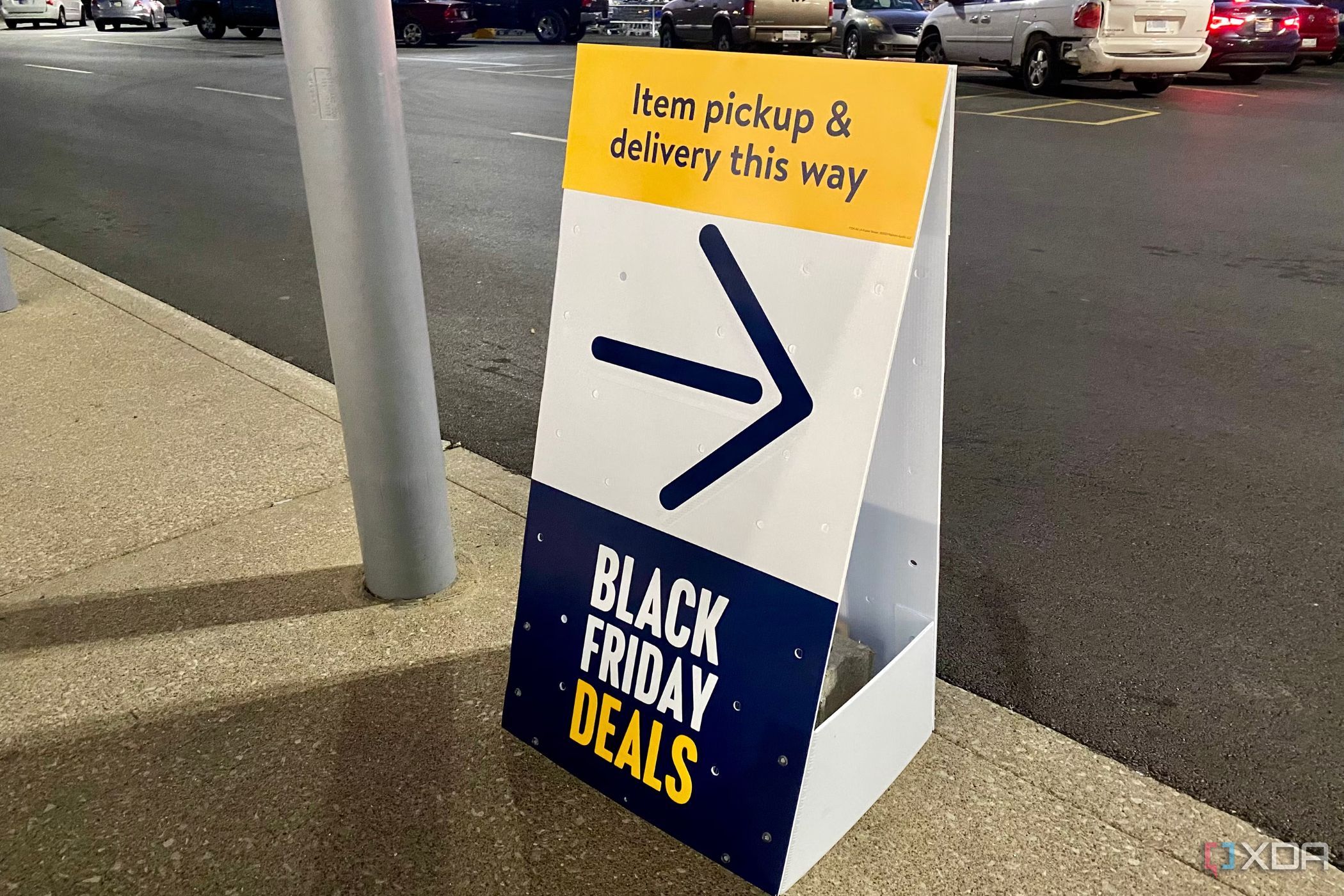An image showing a Black Friday deals sinage in a parking lot.