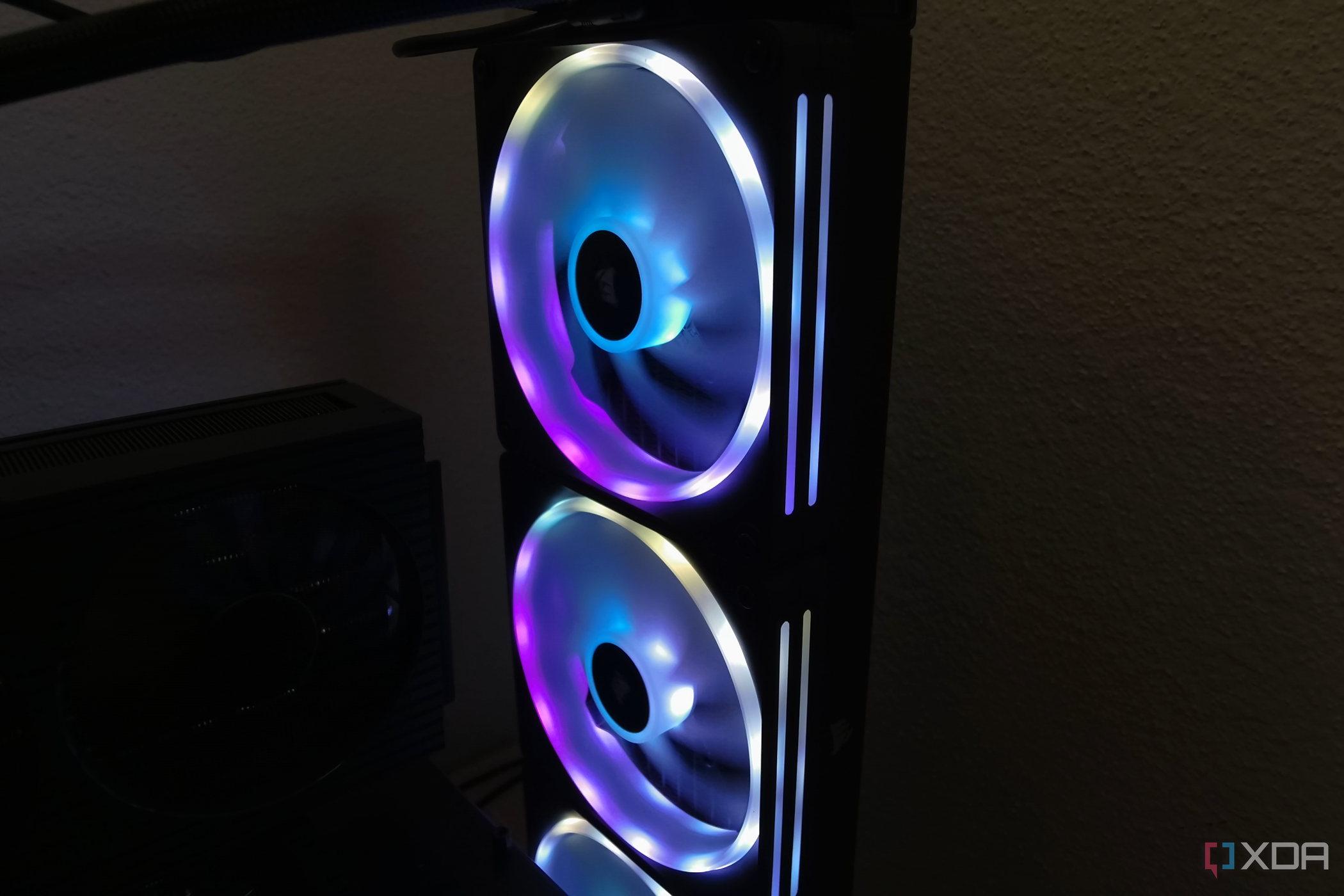 Imagen de los ventiladores LCD RGB Corsair iCUE Link H170i.