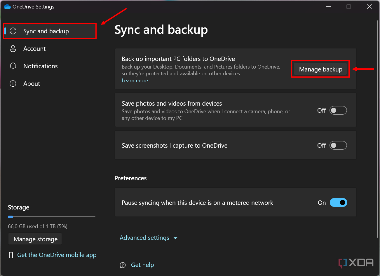 Captura de pantalla de la configuración de sincronización y copia de seguridad de OneDrive en la nueva aplicación OneDrive con el botón Administrar copia de seguridad resaltado