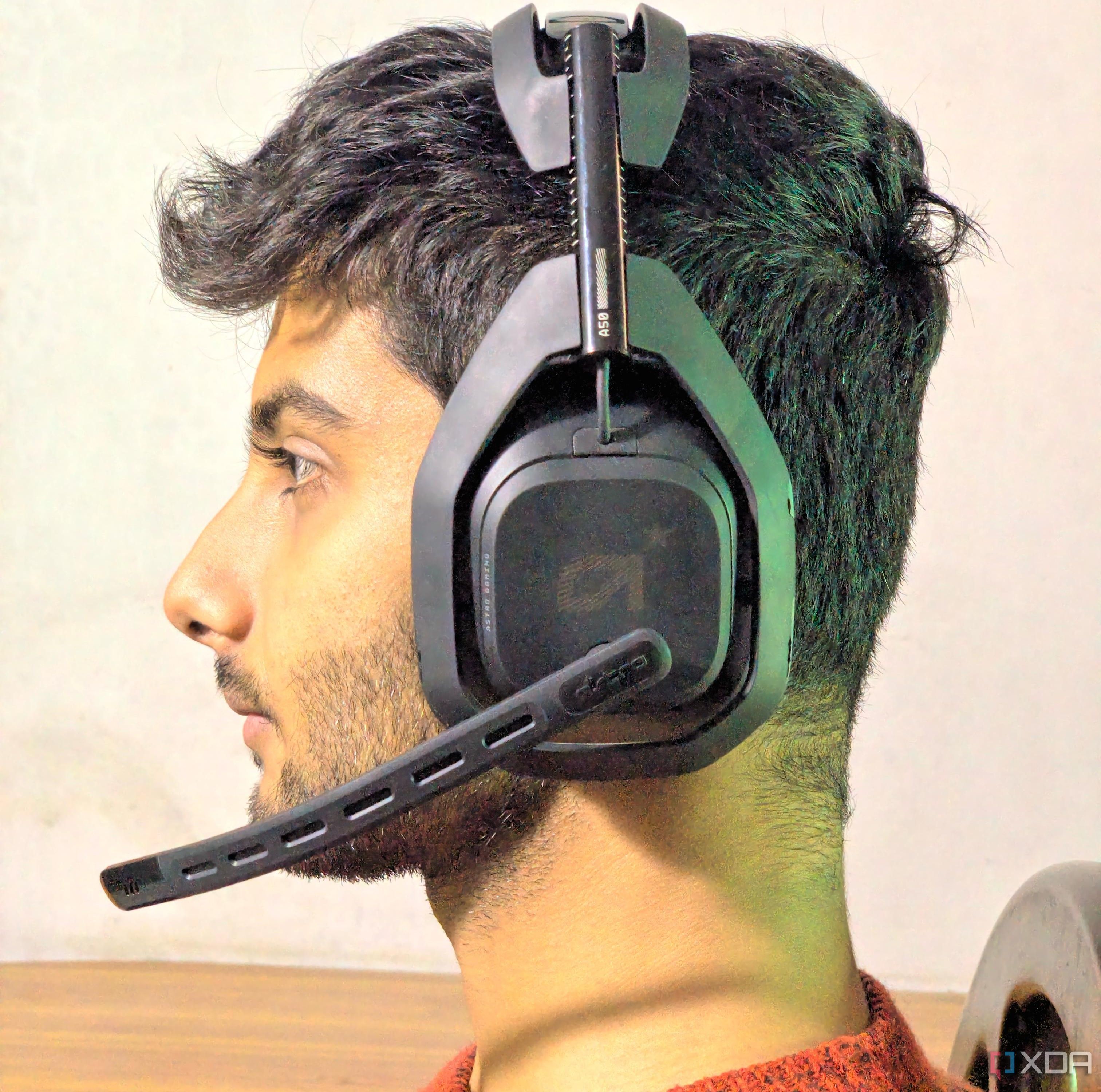 Usando los auriculares Astro A50 Gen 4 con el micrófono abierto