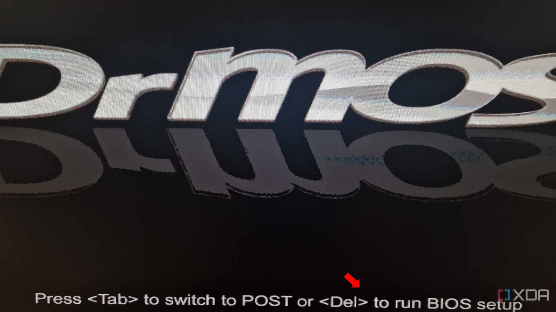 A BIOS boot screen displaying the message "Press Tab to switch to POST or Del to run BIOS setup."