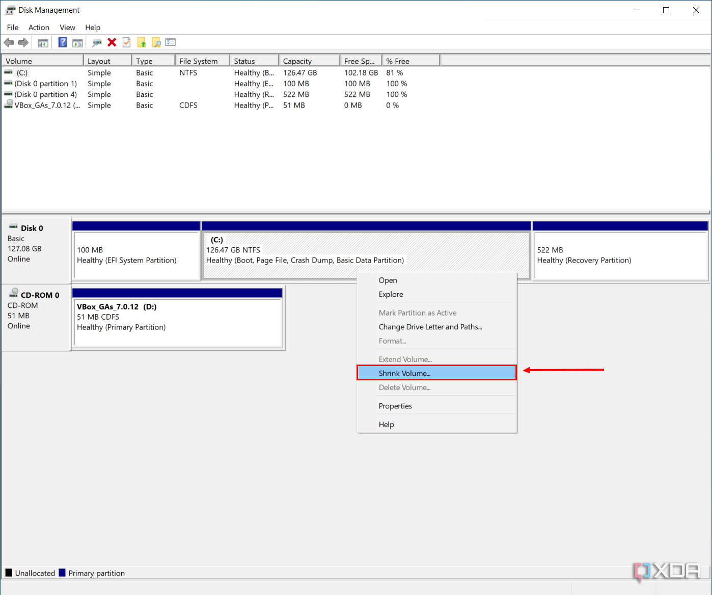 Screenshot of Disk Management showing the option to shrink the main volume in the PC